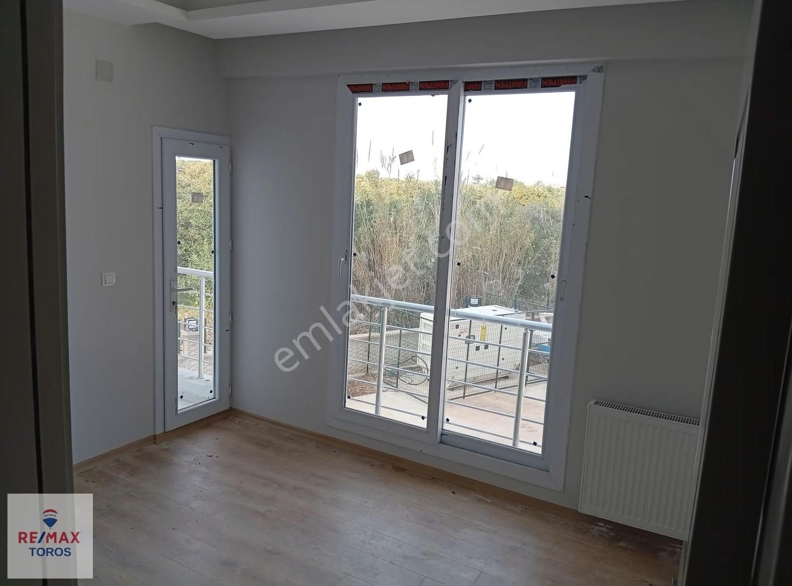 Remax Toros'tan Çeşmeli'de Havuzlu Site İçerisinde Kiralık 3+1 - Görsel 2