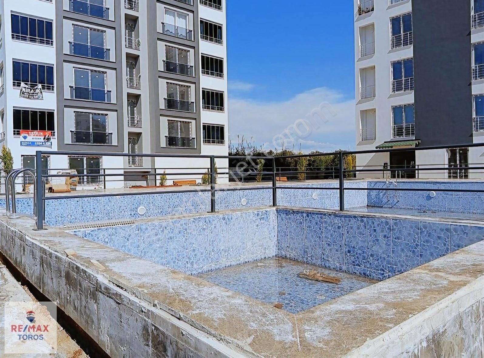 Remax Toros'tan Çeşmeli'de Havuzlu Site İçerisinde Kiralık 3+1 - Görsel 4