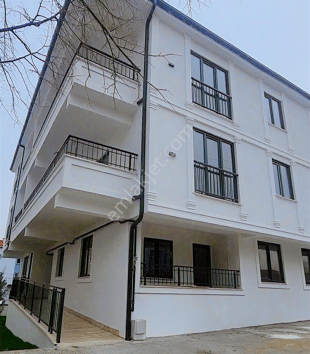 Cumhuriyet Mahallesinde Merkezi Konumda 2+0 Satılık Daire
