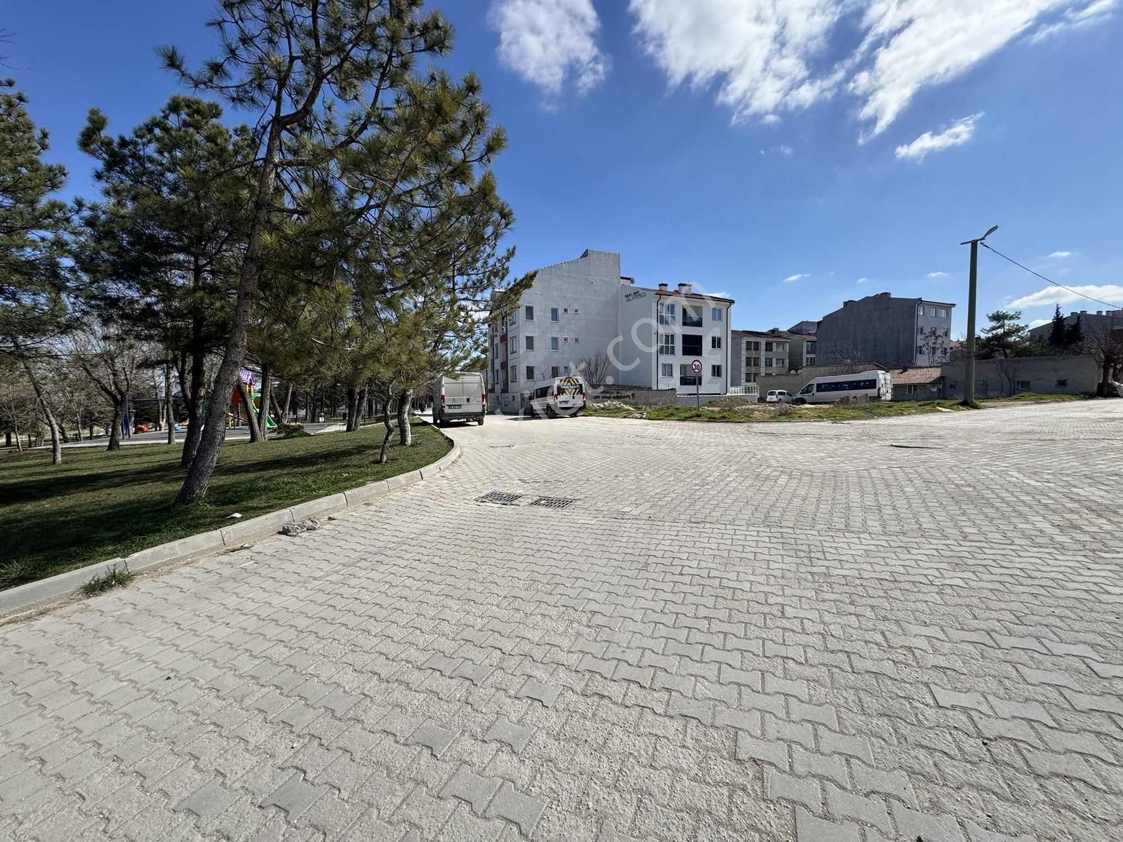 Esentepe Mh 100.yıl Parkı Yanı Arakat Balkonlu Kiralık 2+0 Daire - Görsel 20