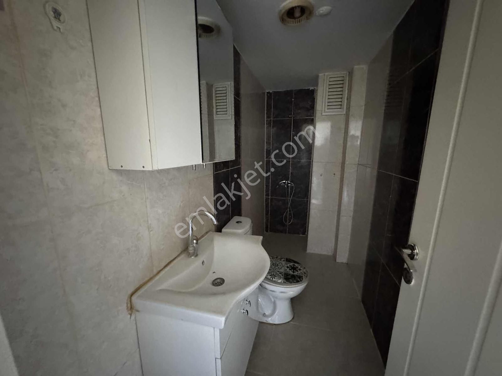 Esentepe Mh 100.yıl Parkı Yanı Arakat Balkonlu Kiralık 2+0 Daire - Görsel 19