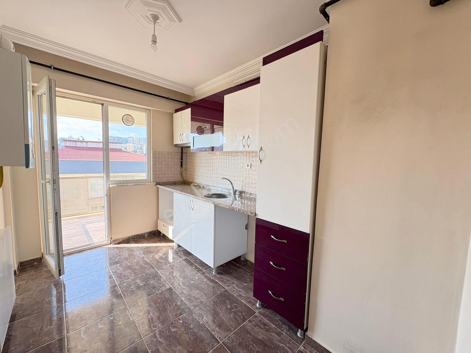 Mertcan'dan Kurtköy Mah.caddeye 1dk İskanlı Ara Kat Balkonlu 2+1 - Görsel 5