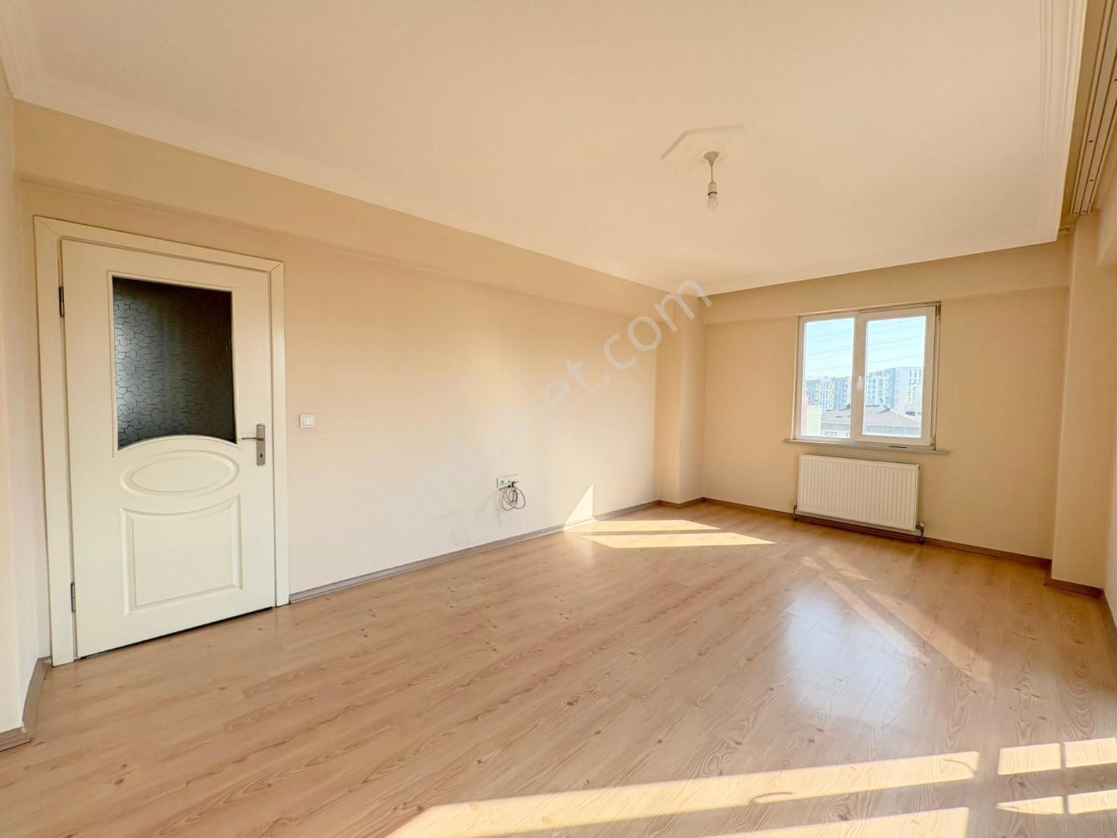 Mertcan'dan Kurtköy Mah.caddeye 1dk İskanlı Ara Kat Balkonlu 2+1 - Görsel 4