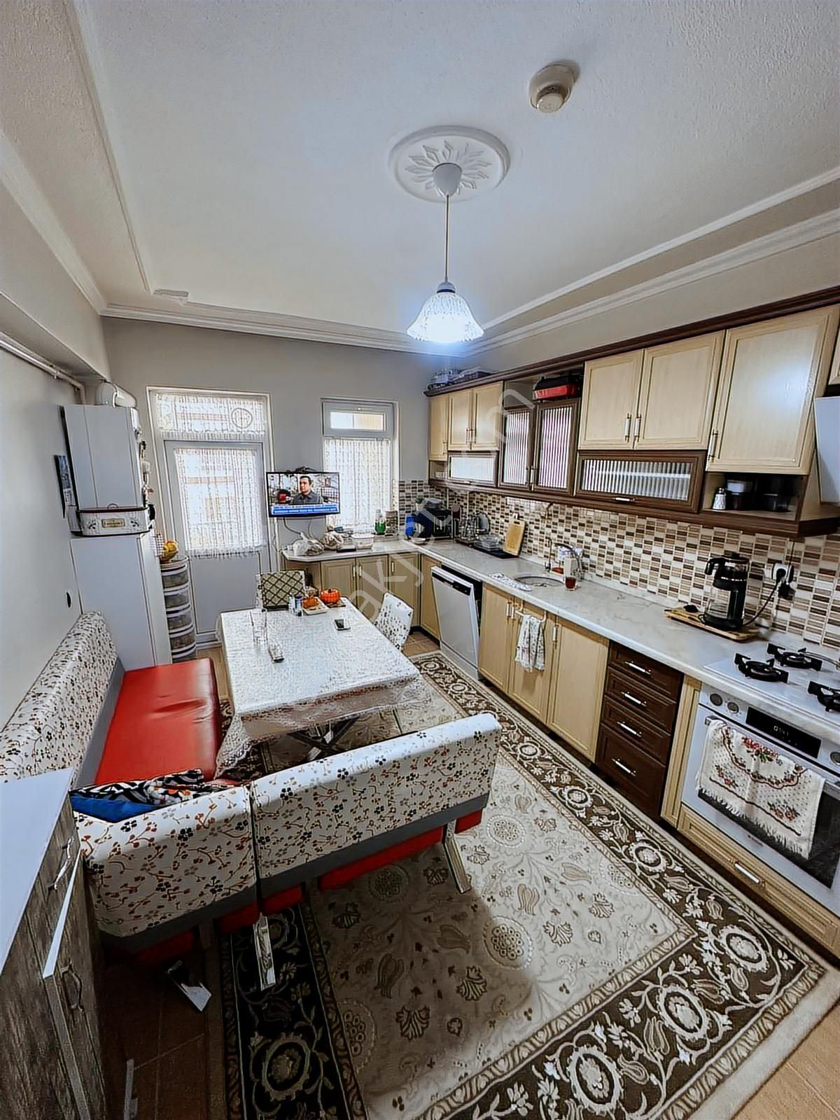 Polat Lıve Emlak'tan Merkezi Lokasyonda Geniş Ve Ferah Daire - Görsel 5