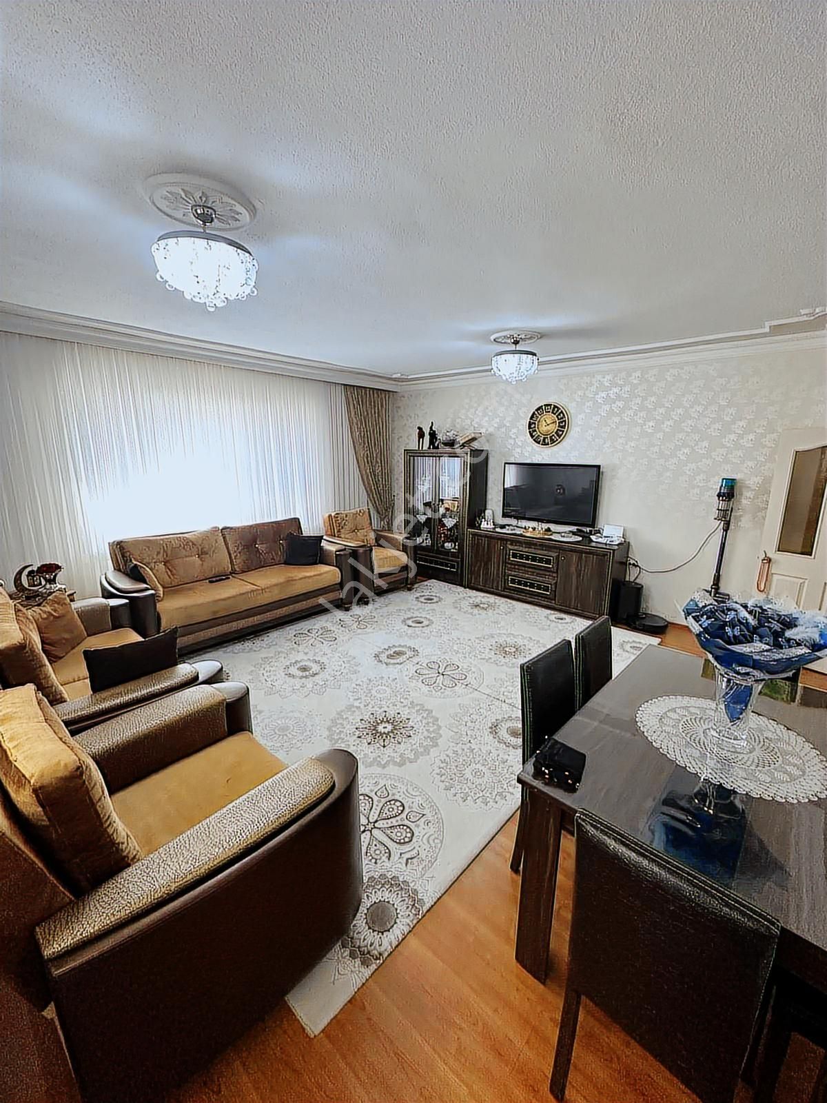 Polat Lıve Emlak'tan Merkezi Lokasyonda Geniş Ve Ferah Daire - Görsel 6