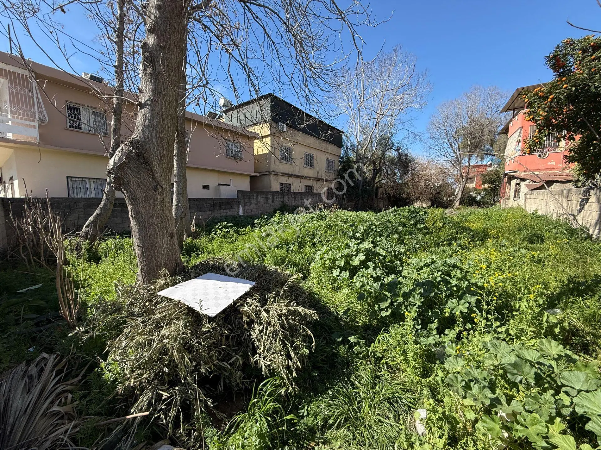 Karataş Bulvarına Yakın 895 M2 Etrafı Çevrili Satılık İmarlı Arsa