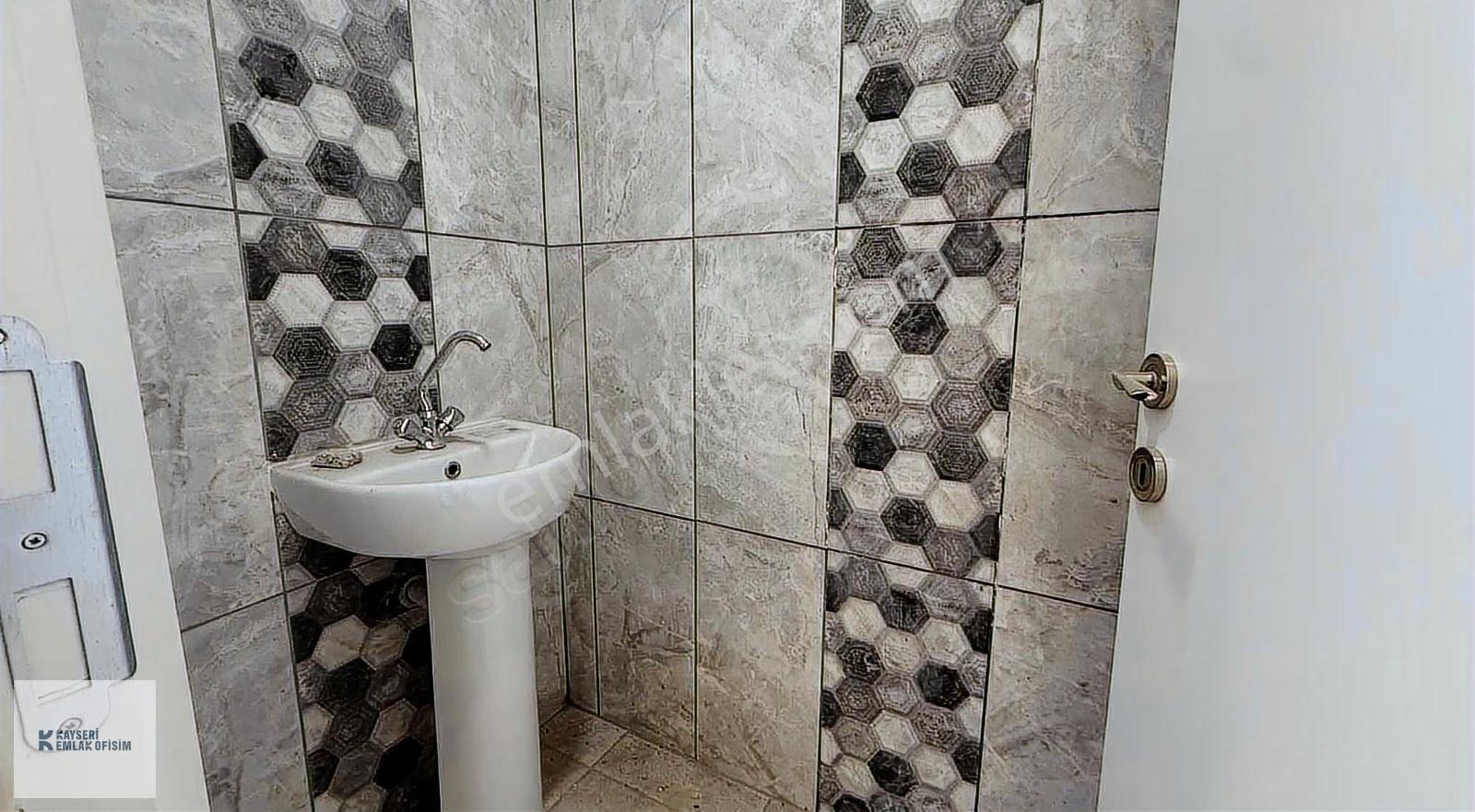 Şehir Hastanesi Yanında 35 M2 Satılık Sıfır Dükkan