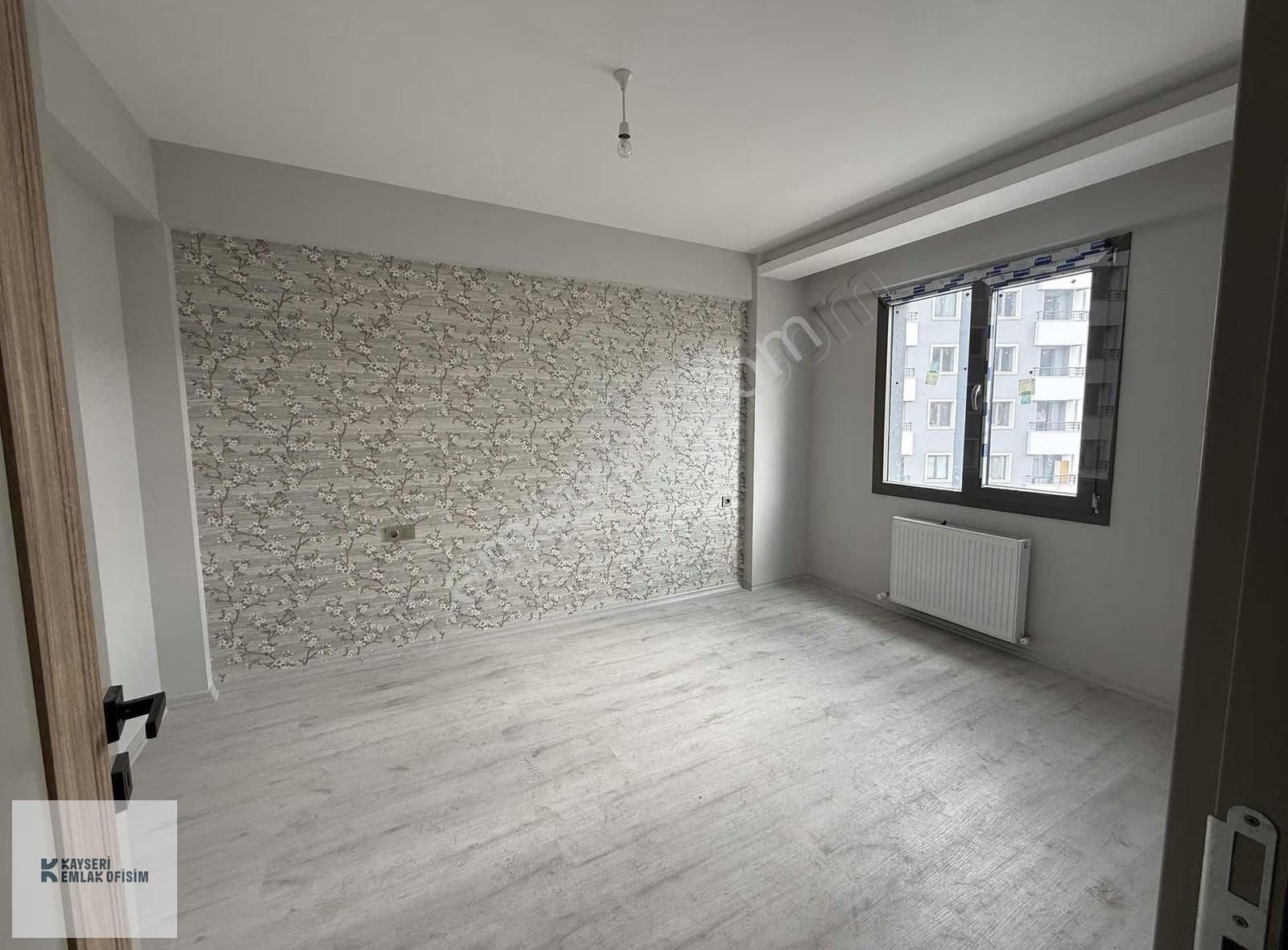 Küçükali Mahallesi Kiralık 2+1 Köşe Daire