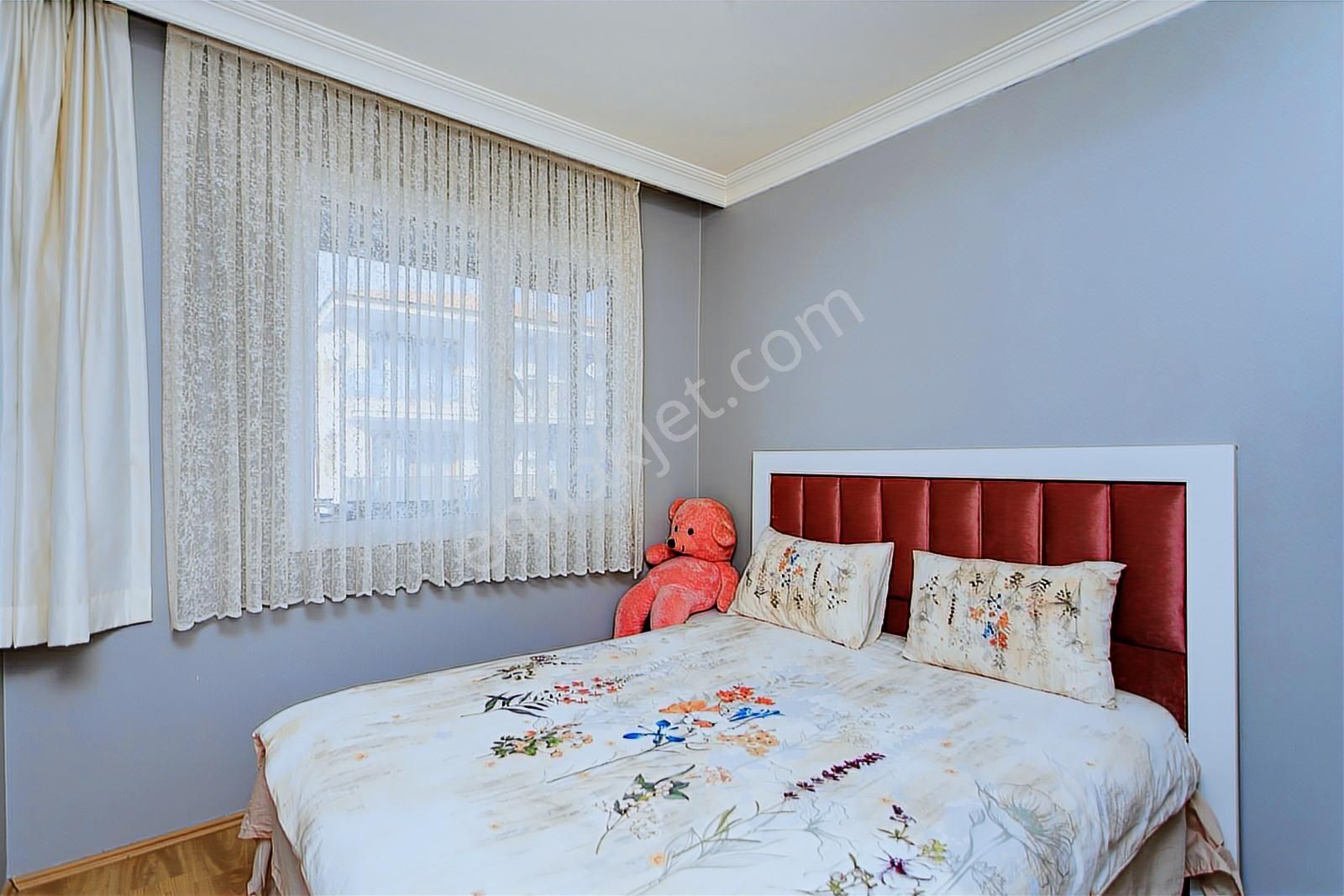 Yenifoça'da Satılık 2+1 Ara Kat Daire - Görsel 2