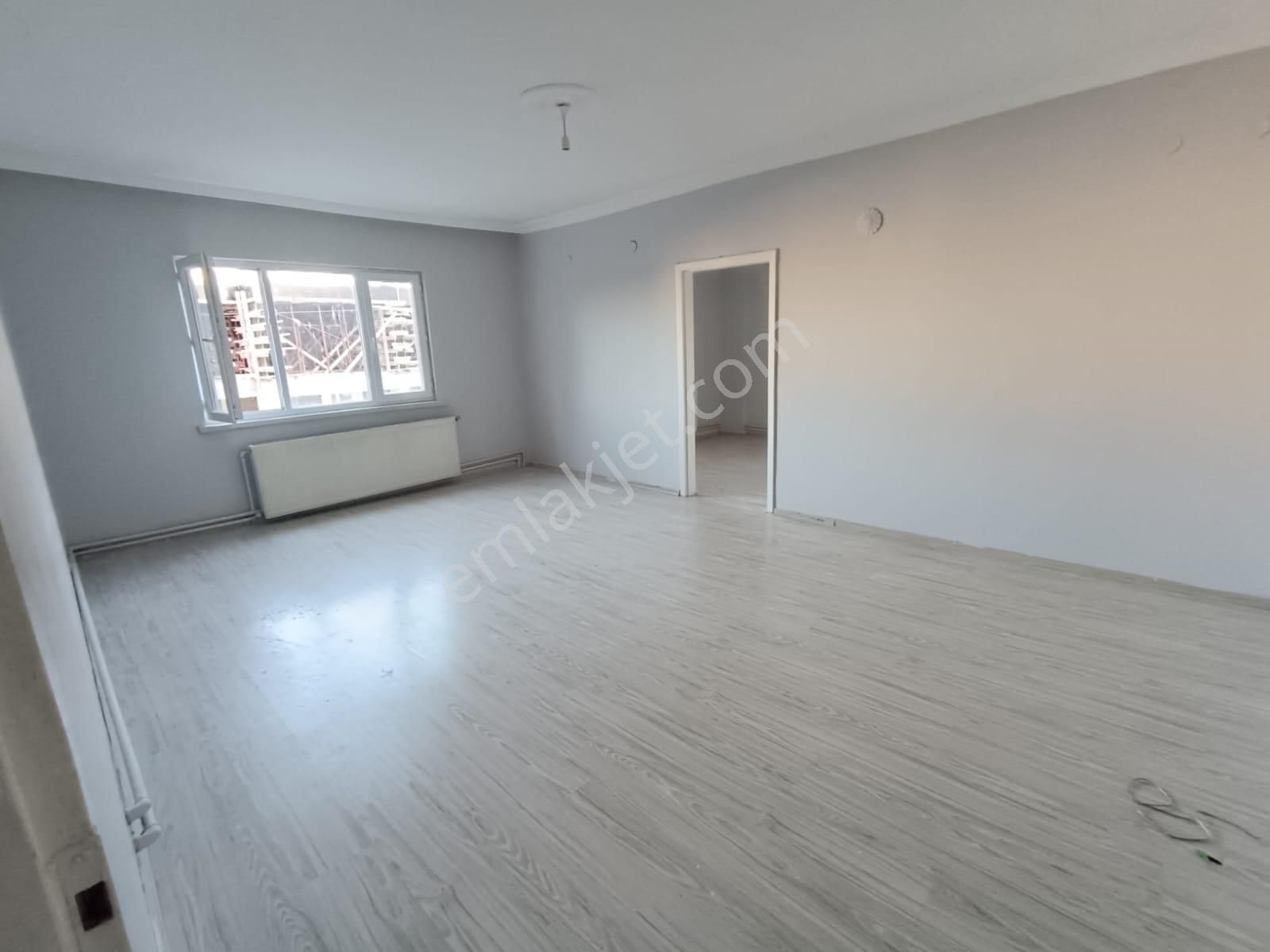 Sincan Selçukluda 3+1 Ara Kat Ön Cephe 120m2 Çift Balkonlu Daire - Görsel 9