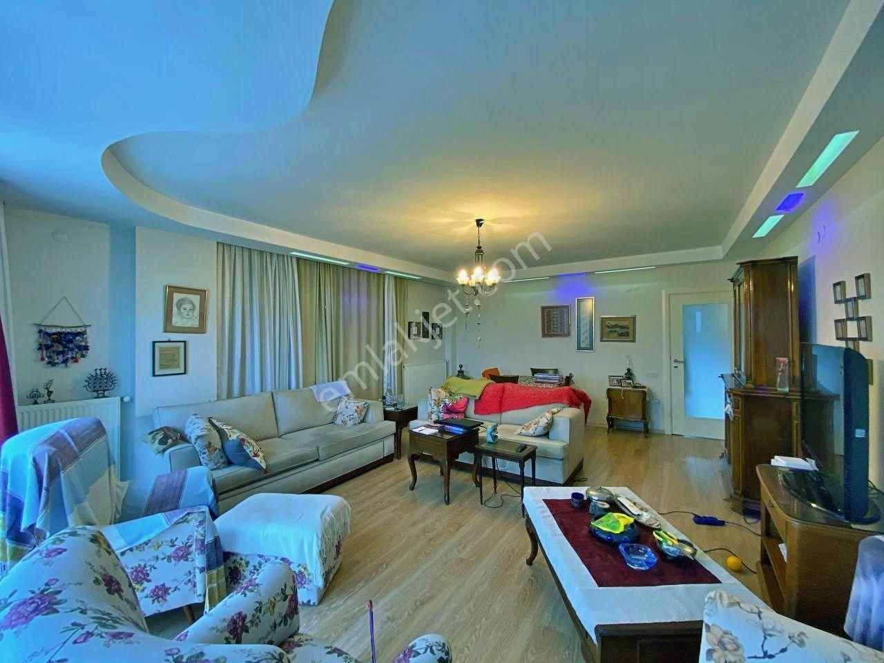 Uytundan Edremit Cennetayağıyürüyüş Yolu Üzerinde Lüks 4+1 Daire