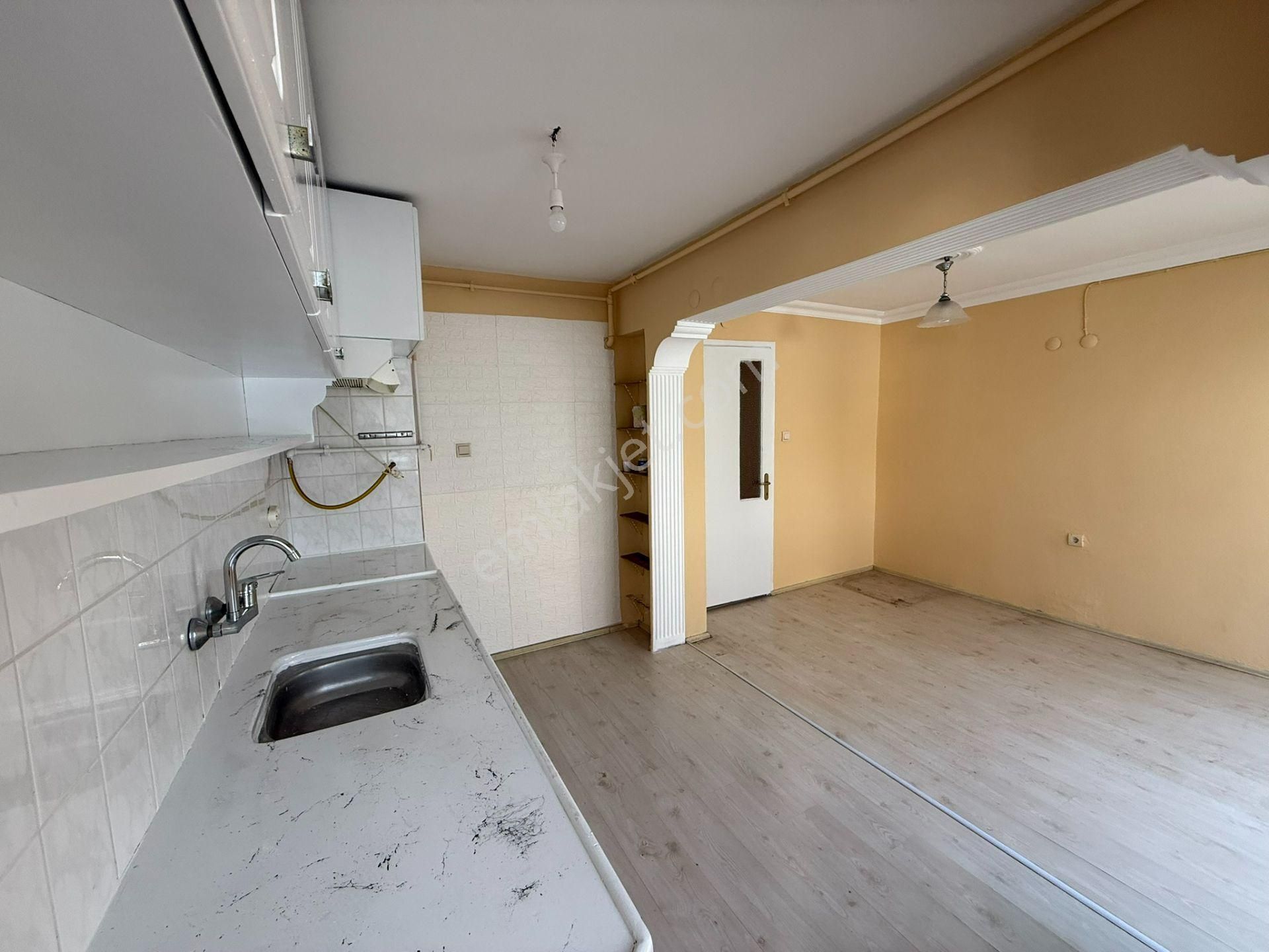 Ataşehir'de Kiralık 2+1 Daire - Görsel 14