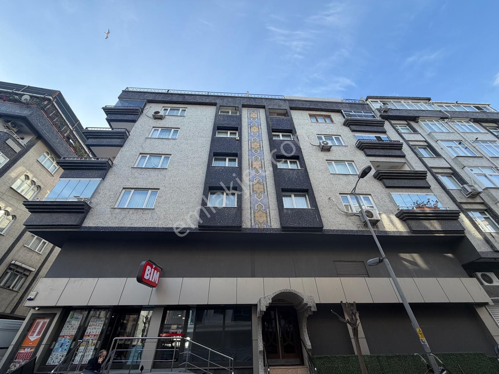 Güngören Akıncılar'da 3+1 Geniş Asansörlü Ön Cephe Daire