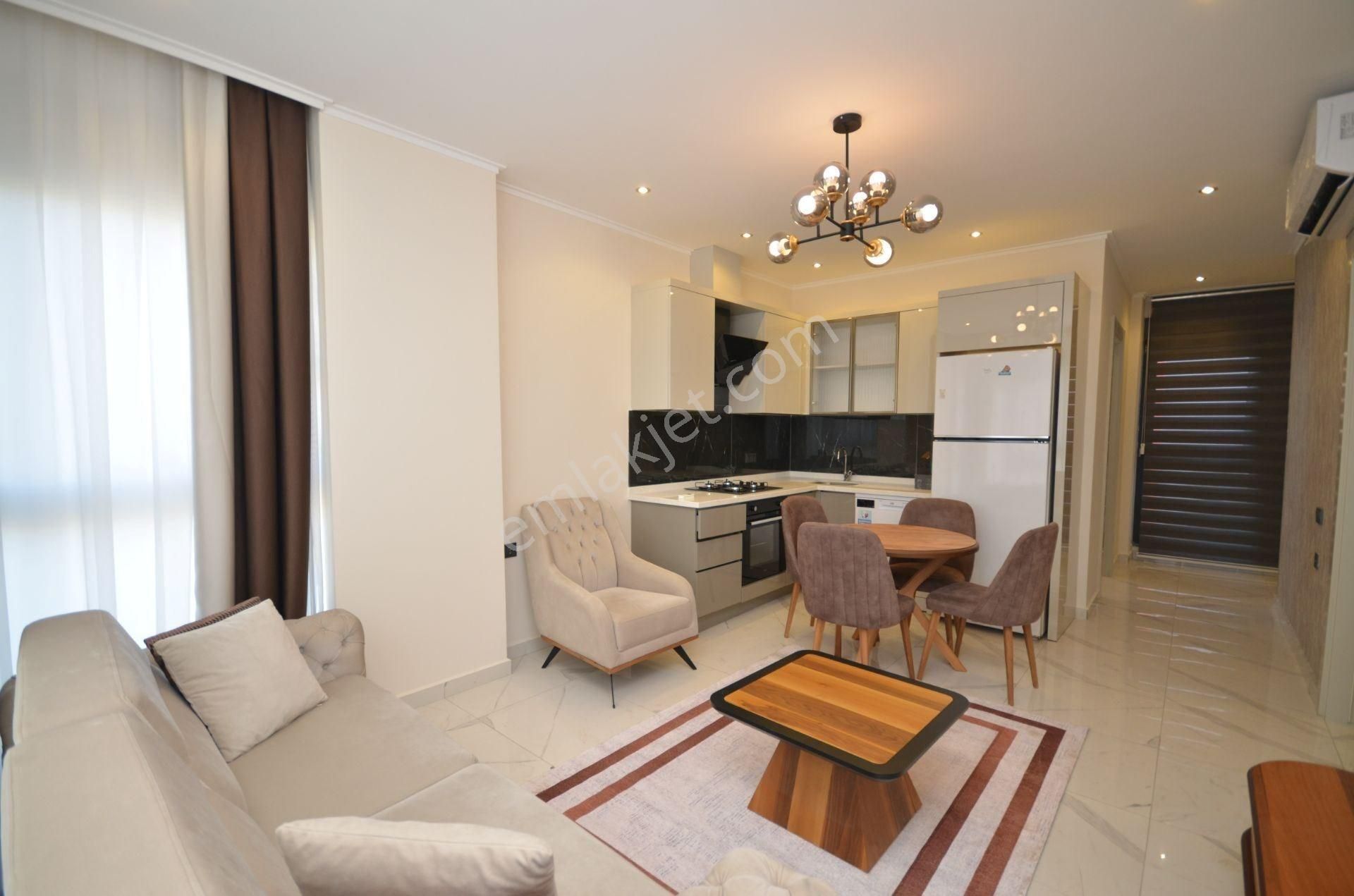 Alanya / Demirtaş’ta Deniz & Havuz Manzaralı, Full Eşyalı 2+1 Satılık Daire