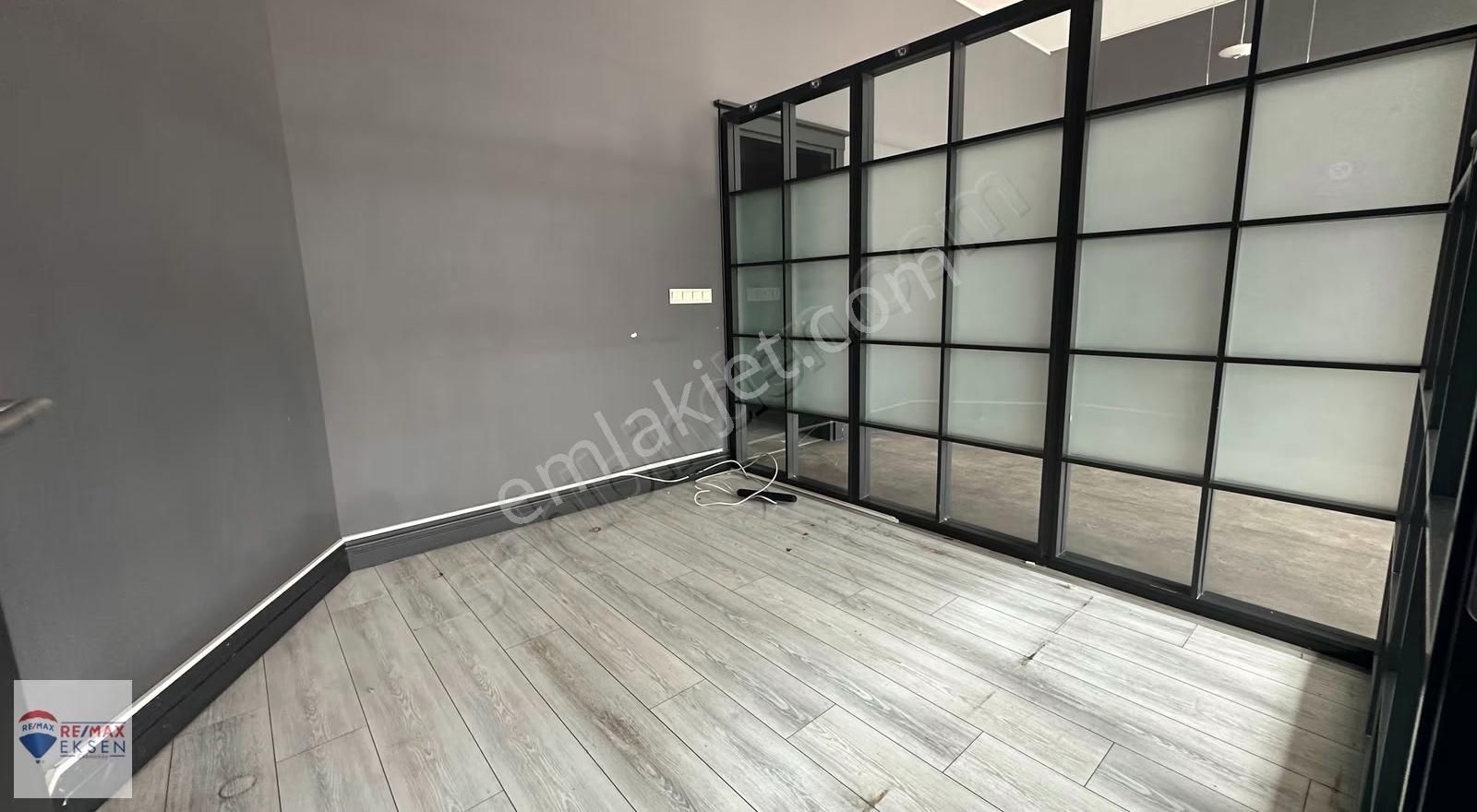 Metro Durağına Yakın Kiralık Dükkan - Görsel 10