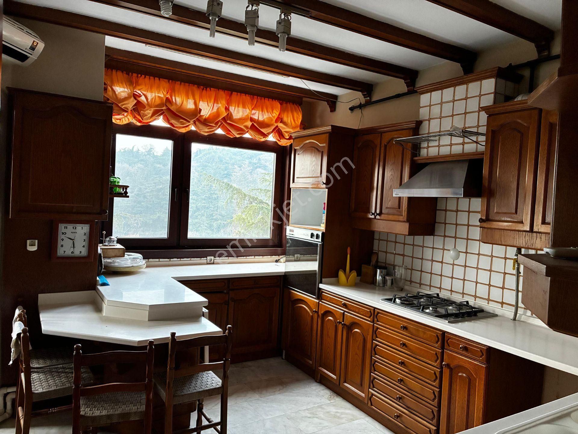Yeniköy’de Mavi Ve Yeşilin Birleştiği Prestijli Ara Kat Daire - Görsel 33