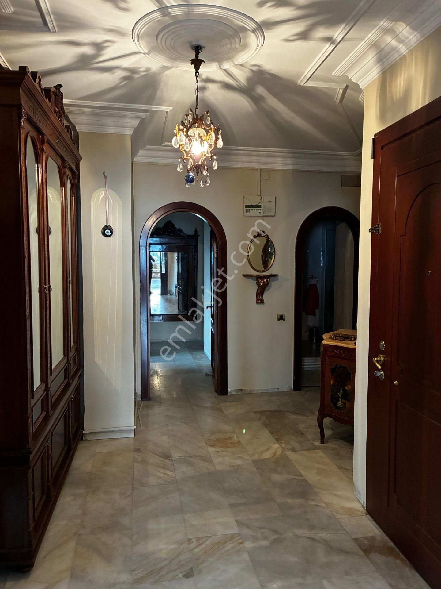 Yeniköy’de Mavi Ve Yeşilin Birleştiği Prestijli Ara Kat Daire - Görsel 22