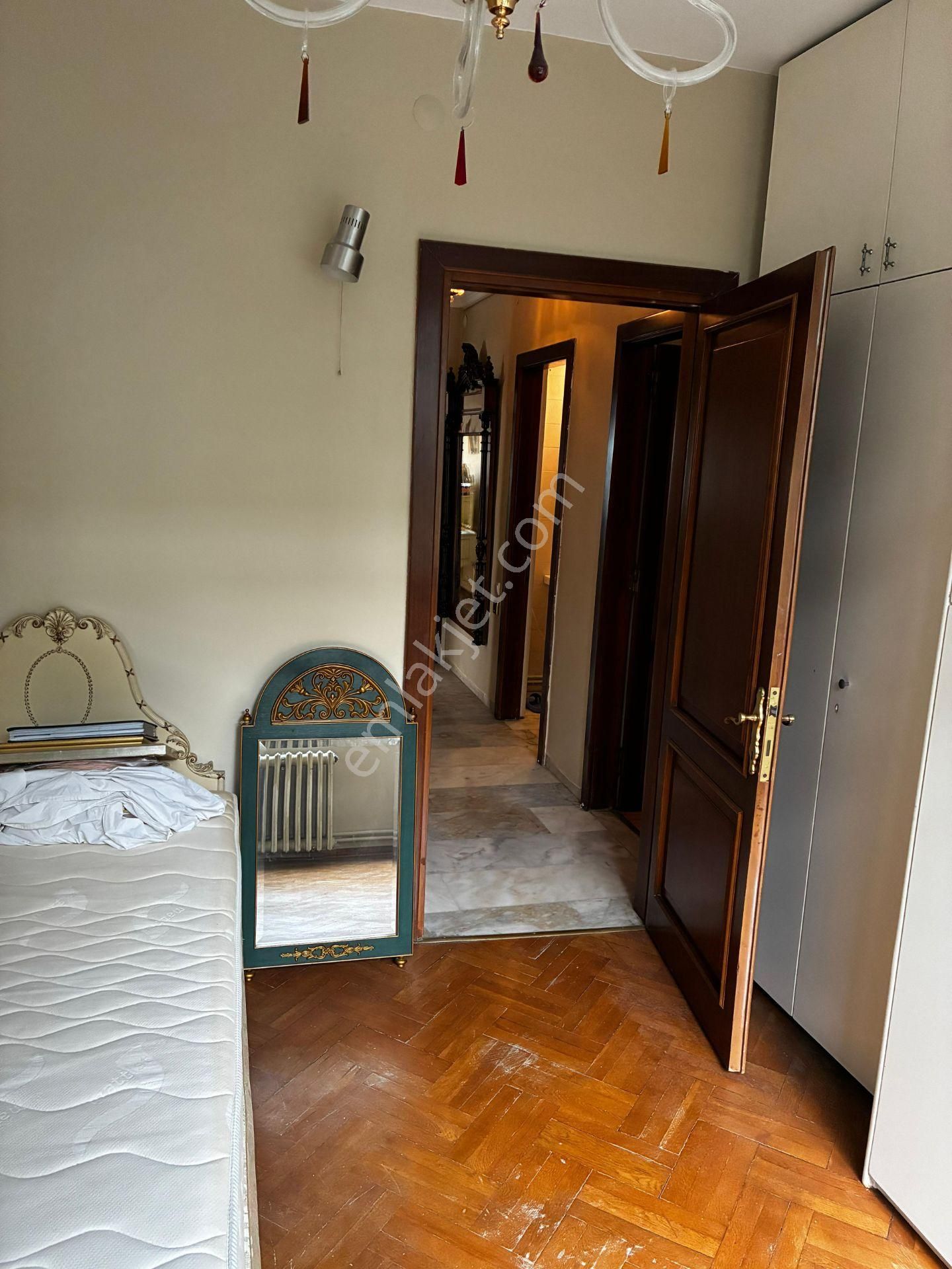 Yeniköy’de Mavi Ve Yeşilin Birleştiği Prestijli Ara Kat Daire - Görsel 11