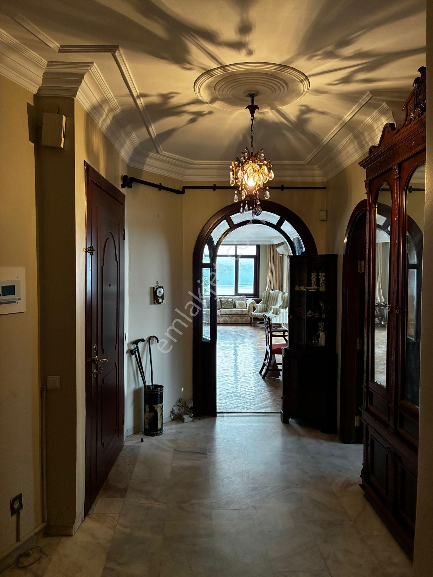 Yeniköy’de Mavi Ve Yeşilin Birleştiği Prestijli Ara Kat Daire - Görsel 24