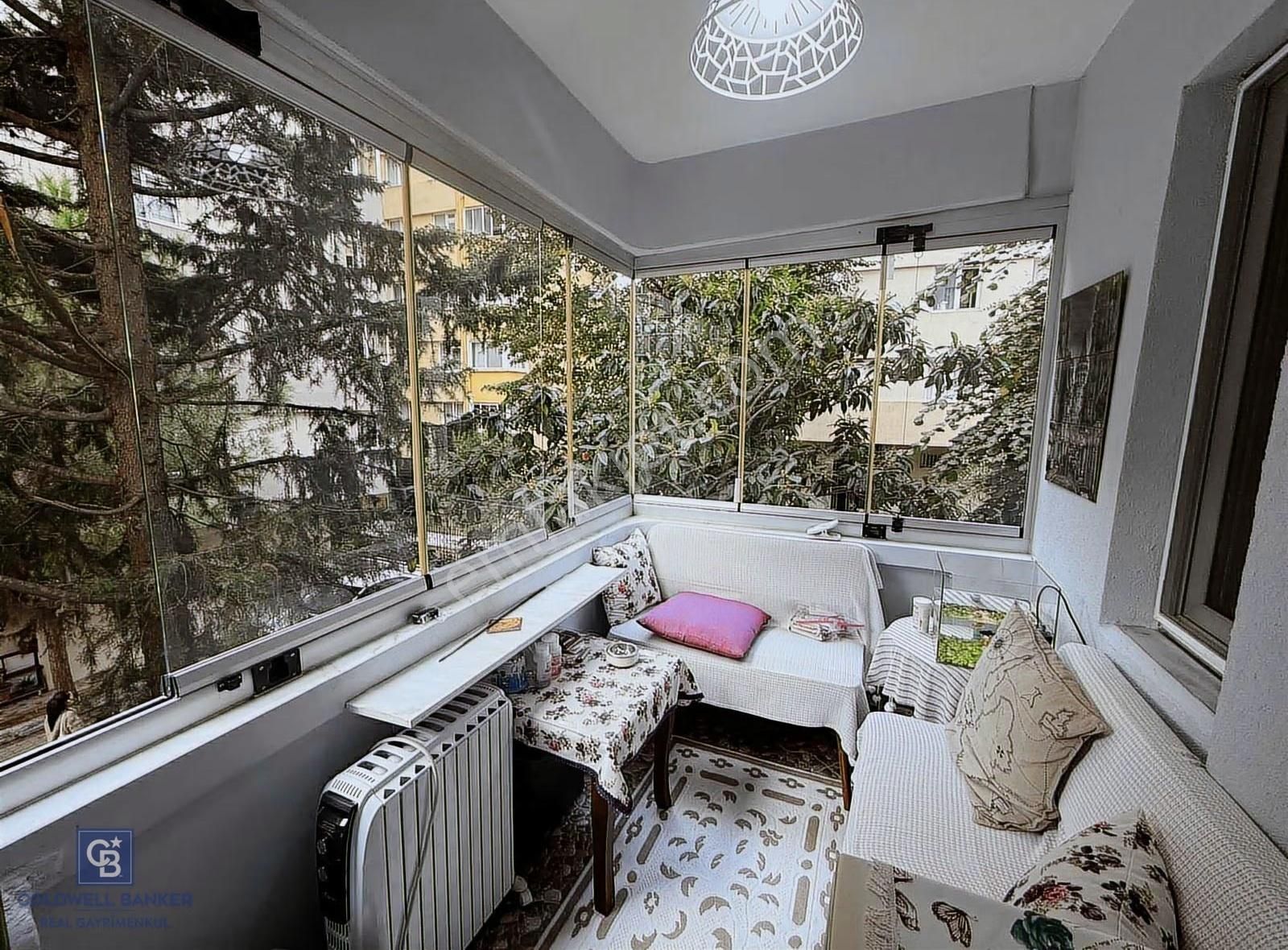 Koşuyolu Yeniköy Sitesi'nde Geniş 2+1 Satılık Temiz Daire