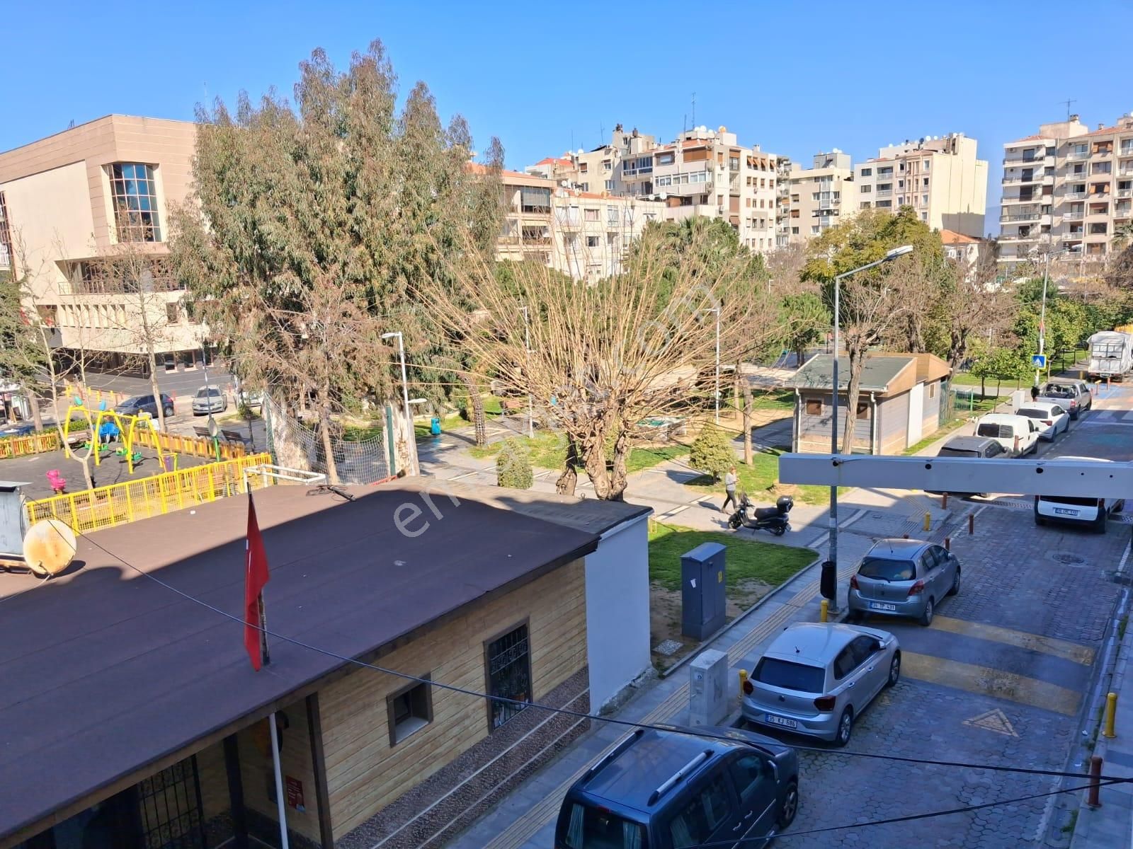 Güzel Yalıda Park İçi Park Cepheli Doğal - Görsel 10