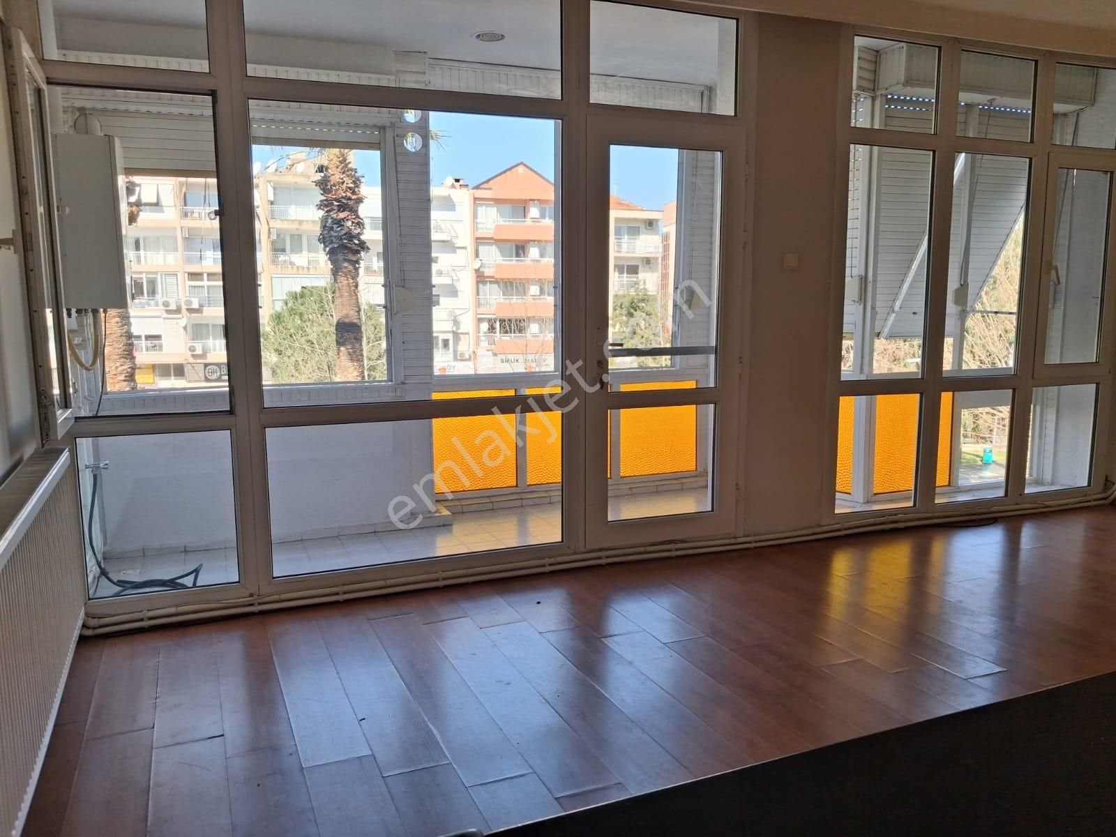 Güzel Yalıda Park İçi Park Cepheli Doğal - Görsel 21