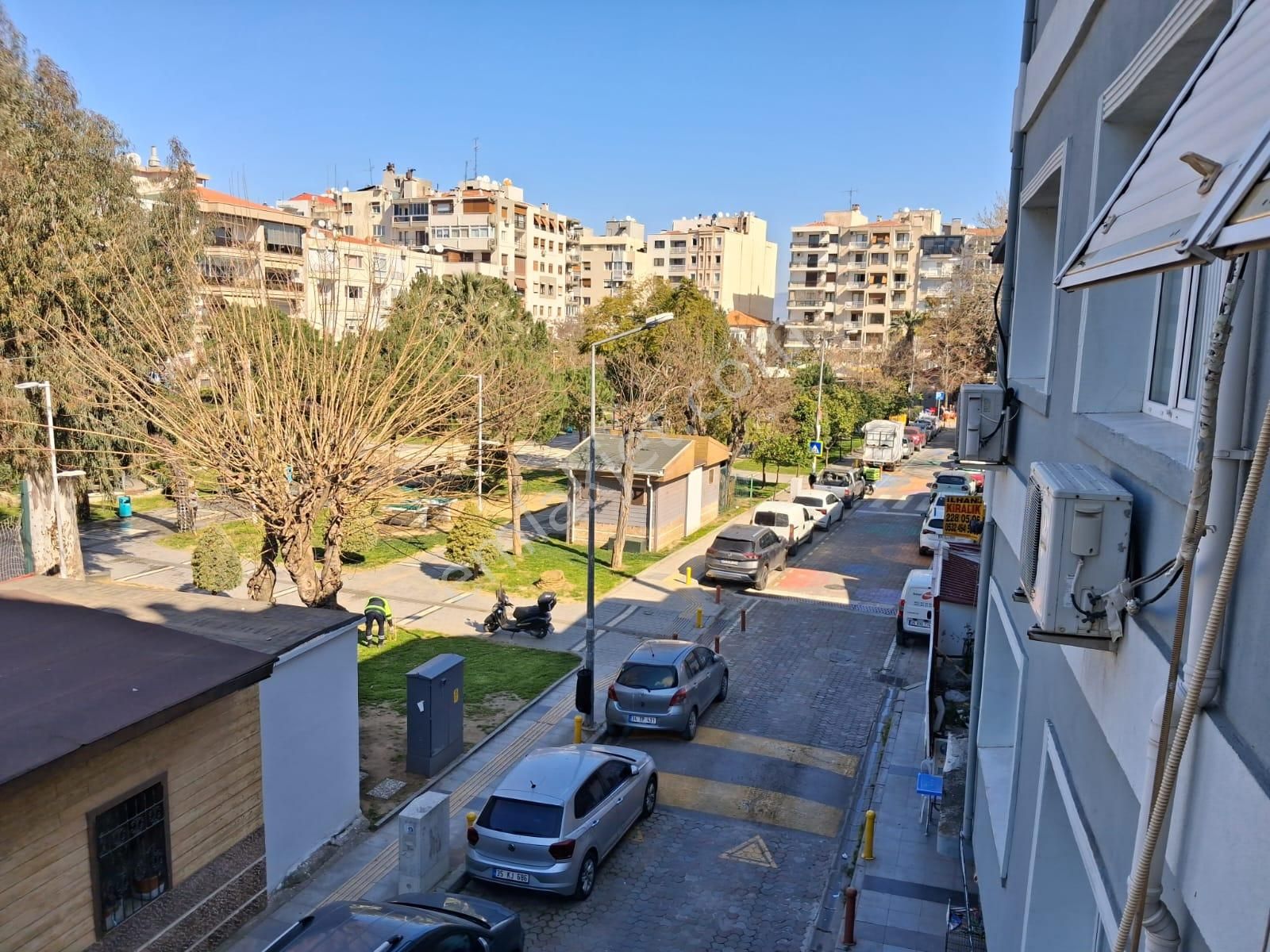 Güzel Yalıda Park İçi Park Cepheli Doğal - Görsel 22