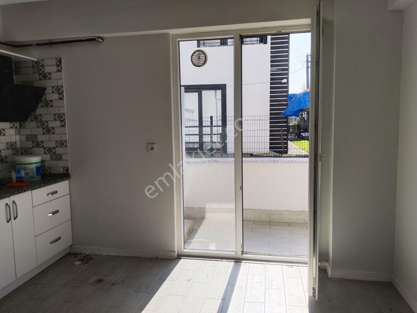 Akermax Gayrimenkulden Caddeye Yakın Yarım Kolidorlu Satılık 1+1 - Görsel 2