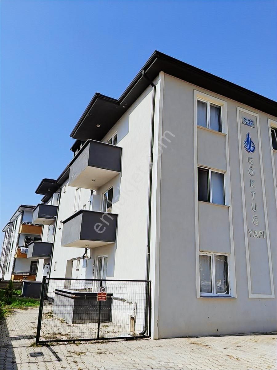 Akermax Gayrimenkulden Caddeye Yakın Yarım Kolidorlu Satılık 1+1