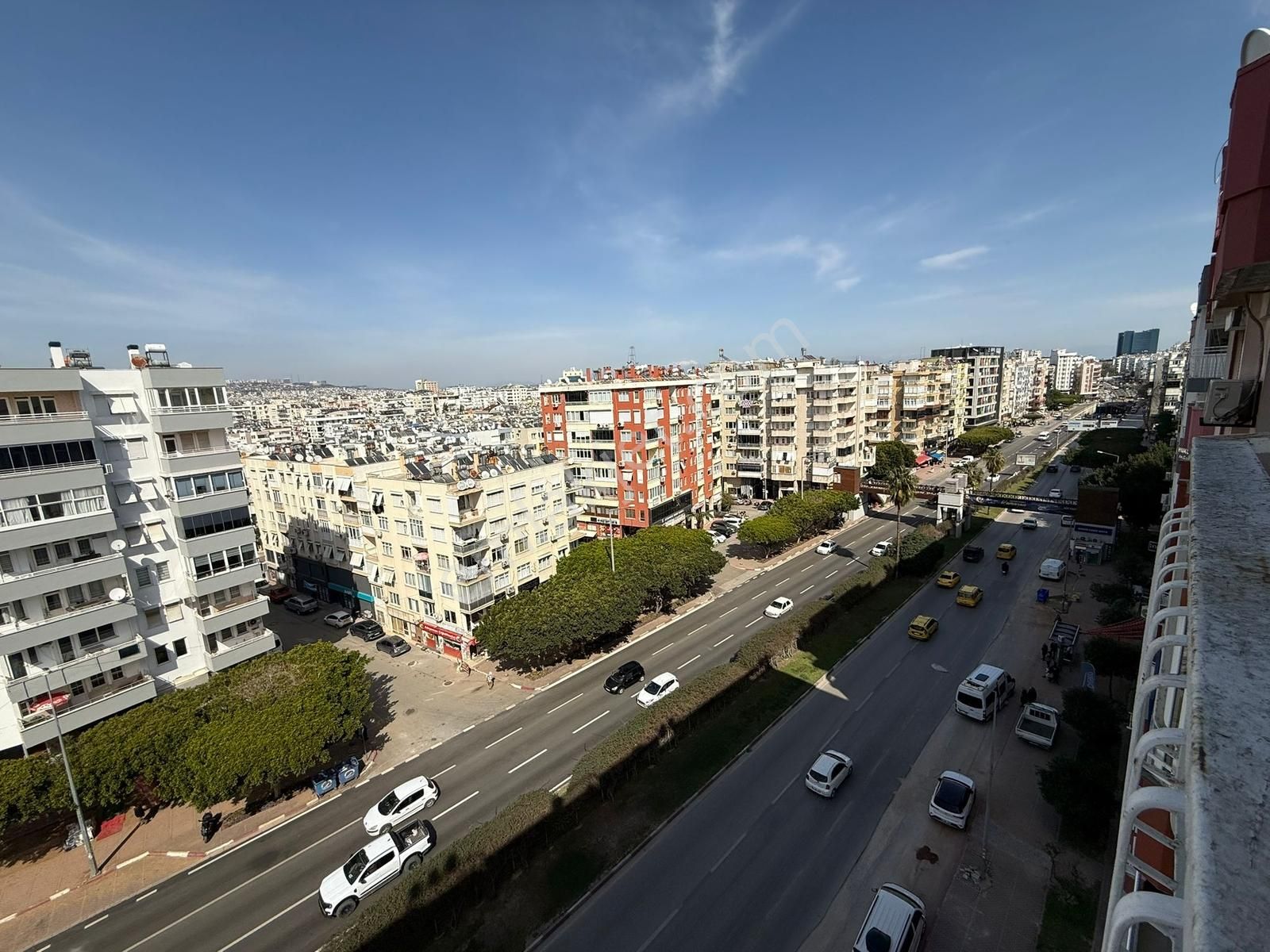 100. Yıl Bulvarında Satılık 2+1 Geniş Daire