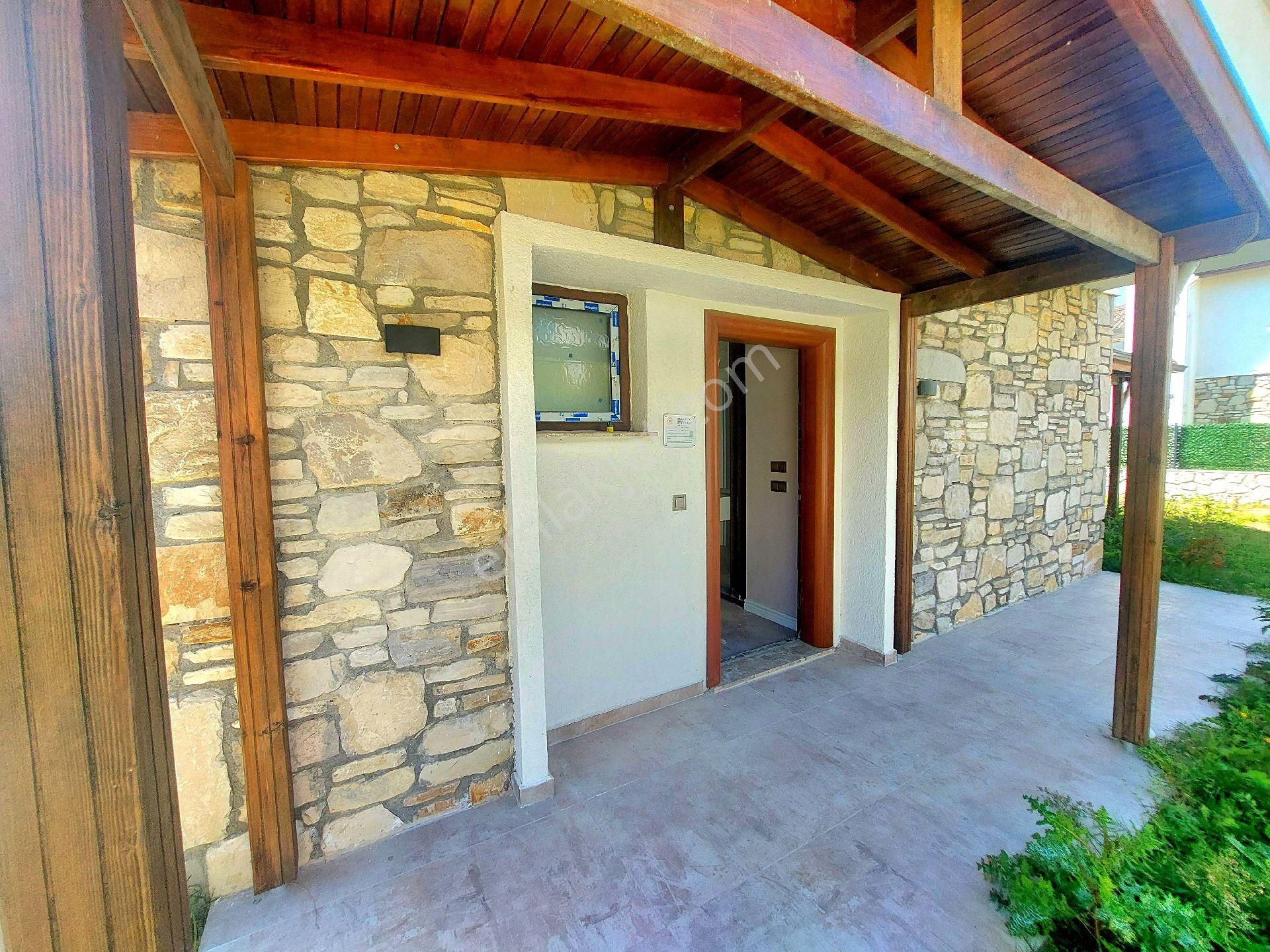 Ata Emlak'tan Özel Havuzlu Tek Müstakil Geniş Bahçeli Sıfır Villa - Görsel 12