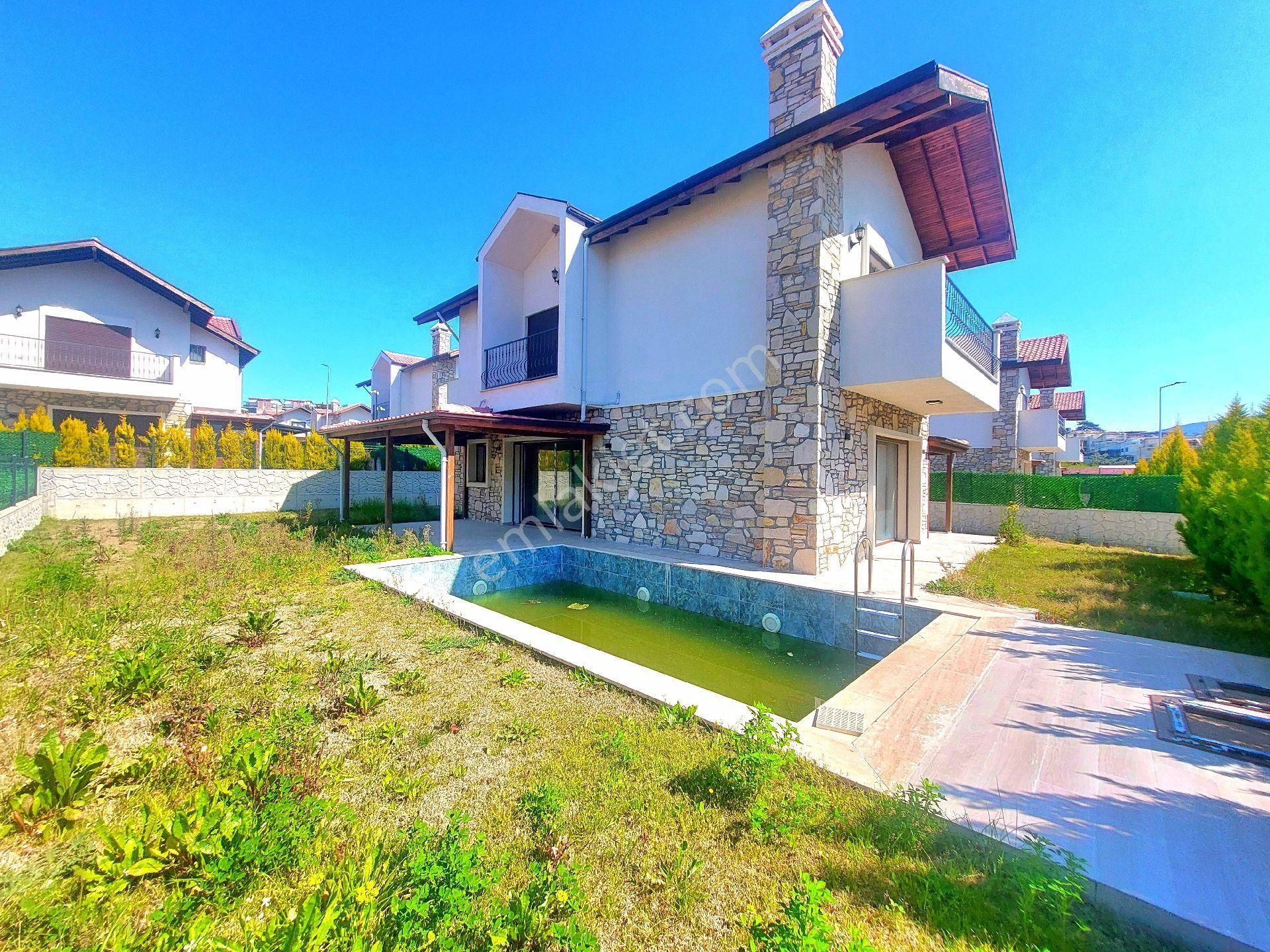 Ata Emlak'tan Özel Havuzlu Tek Müstakil Geniş Bahçeli Sıfır Villa