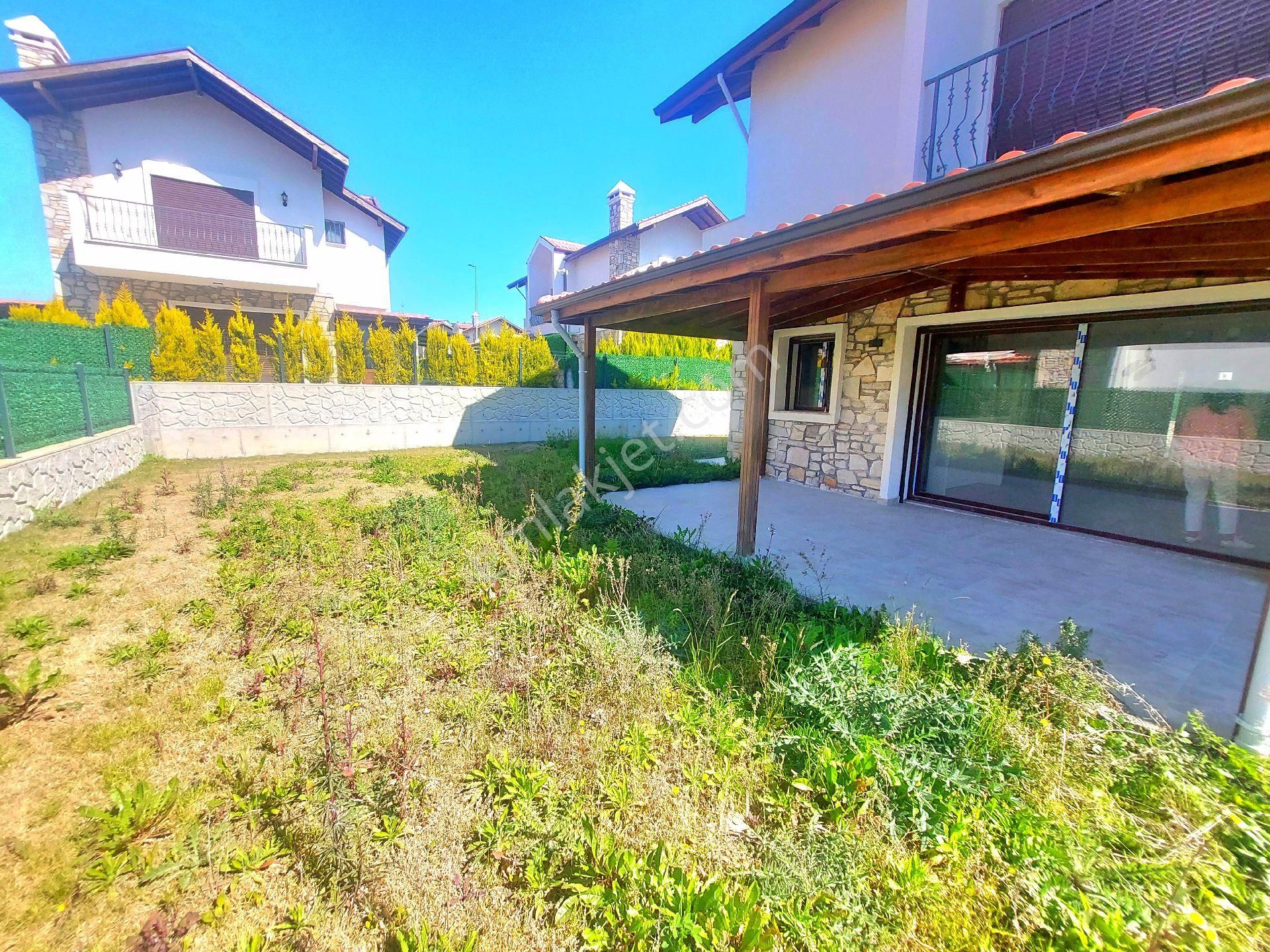 Ata Emlak'tan Özel Havuzlu Tek Müstakil Geniş Bahçeli Sıfır Villa - Görsel 4