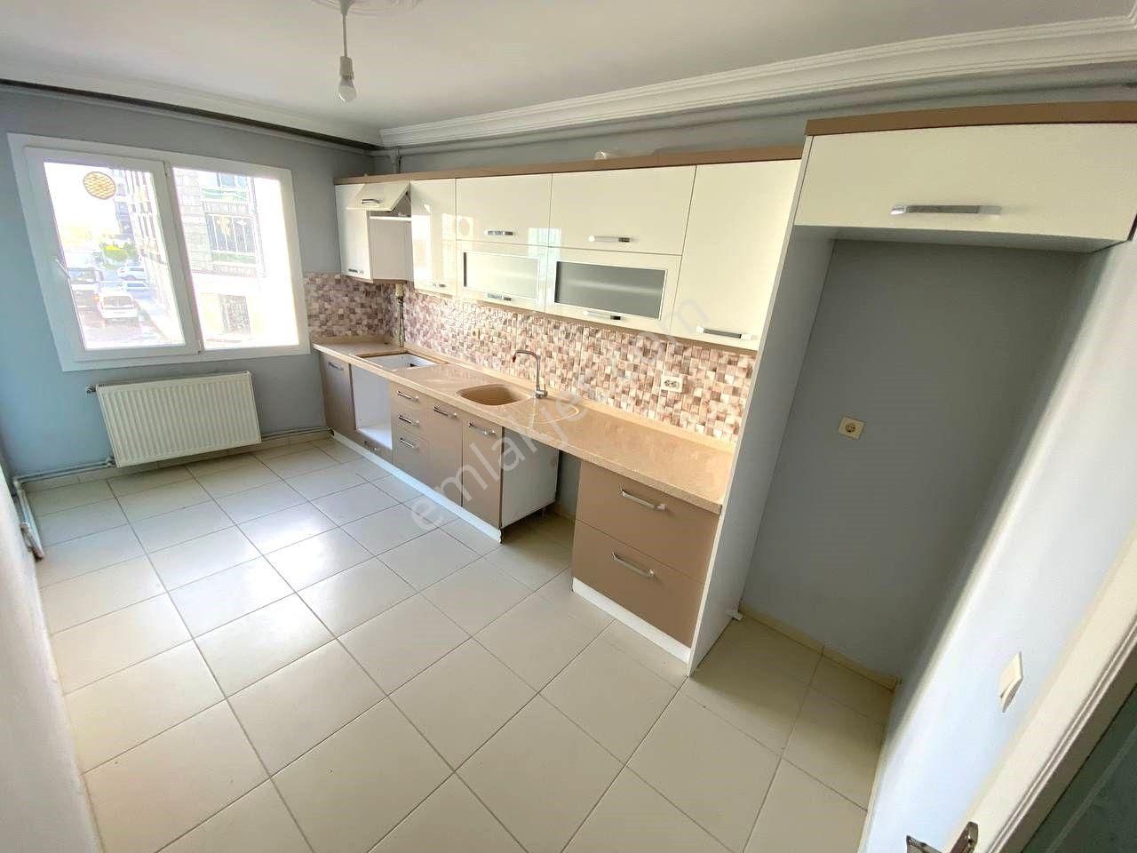 🏡🌳 Aktiften Merkezin Kalbinde Hemen Taşınmaya Hazır 130m2 Kapalı Balkonlu Satılık 3+1 Daire - Görsel 3
