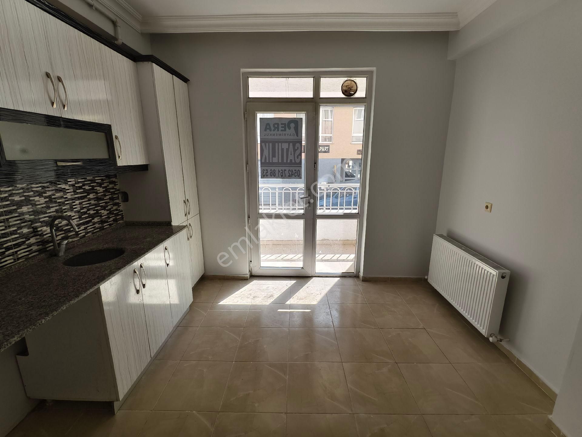 Pera'dan Emek Kapalı Pazar Yakını 3+1 Satılık Giriş Kat Daire - Görsel 4