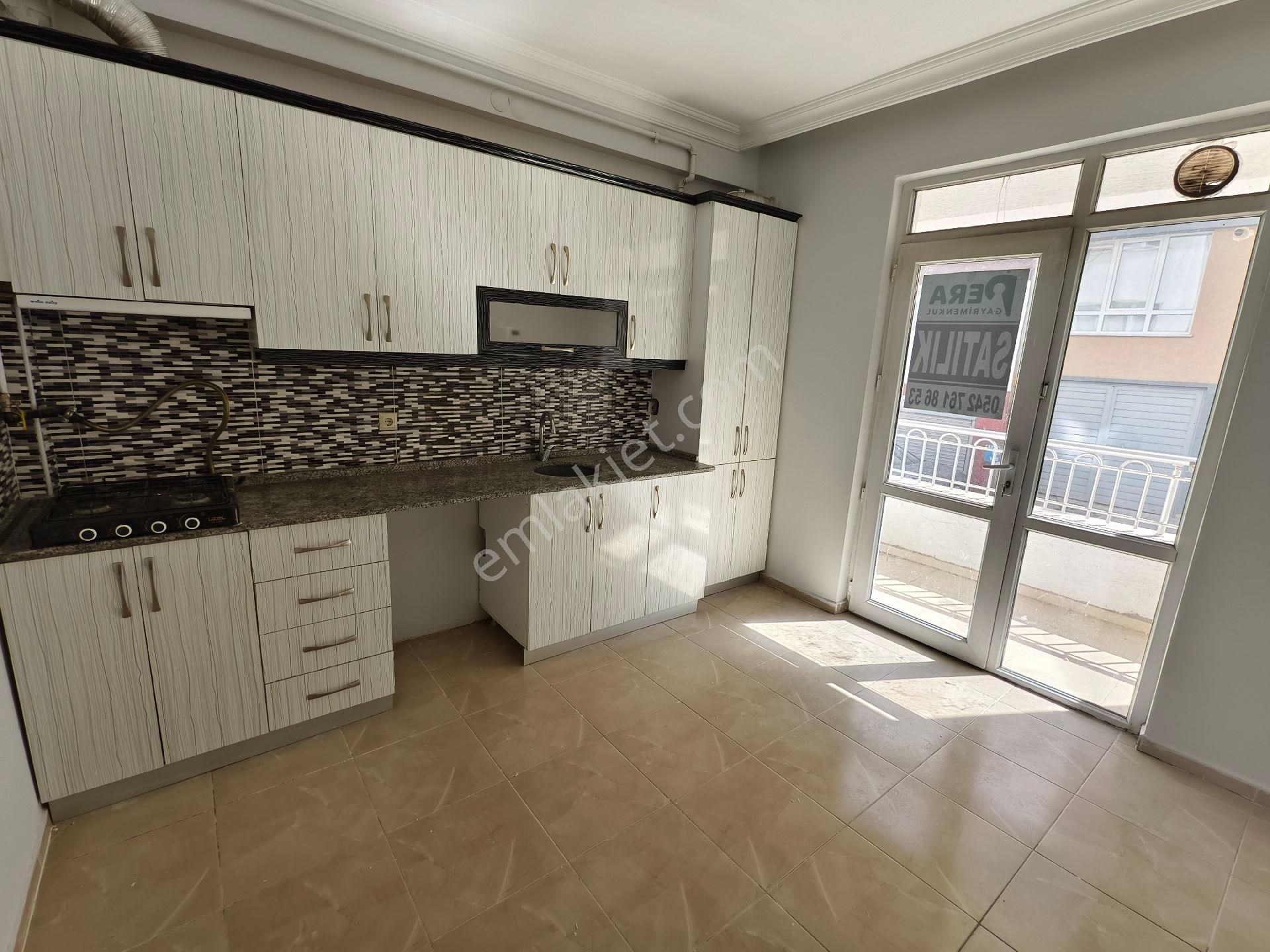 Pera'dan Emek Kapalı Pazar Yakını 3+1 Satılık Giriş Kat Daire - Görsel 2