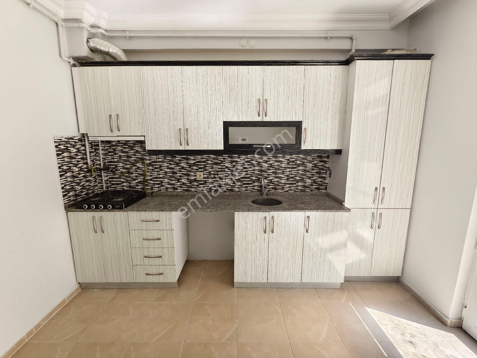 Pera'dan Emek Kapalı Pazar Yakını 3+1 Satılık Giriş Kat Daire