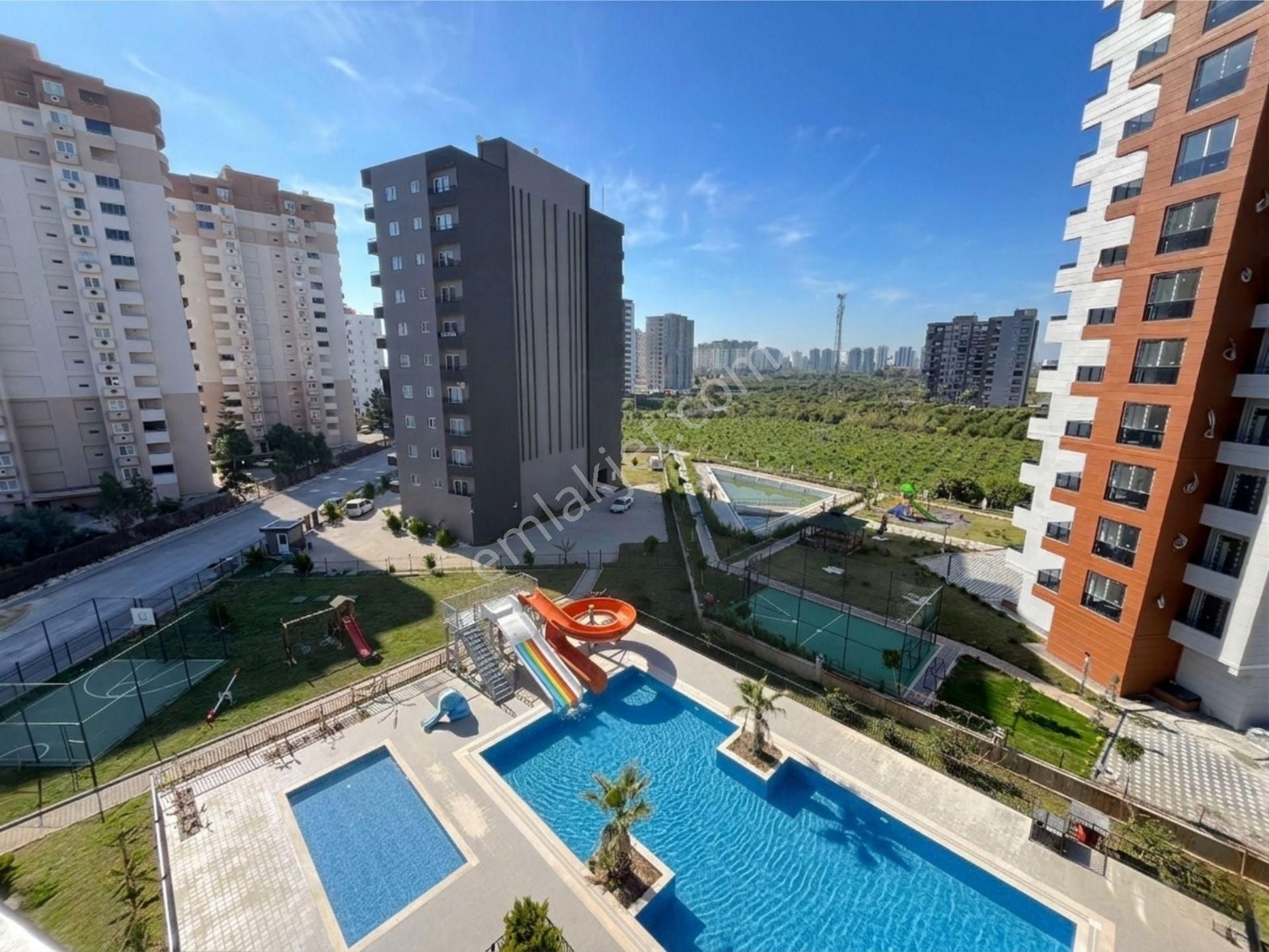 Ethereal'den Çeşmeli'de Aquparklı,havuzlu,deniz Gören 1+1