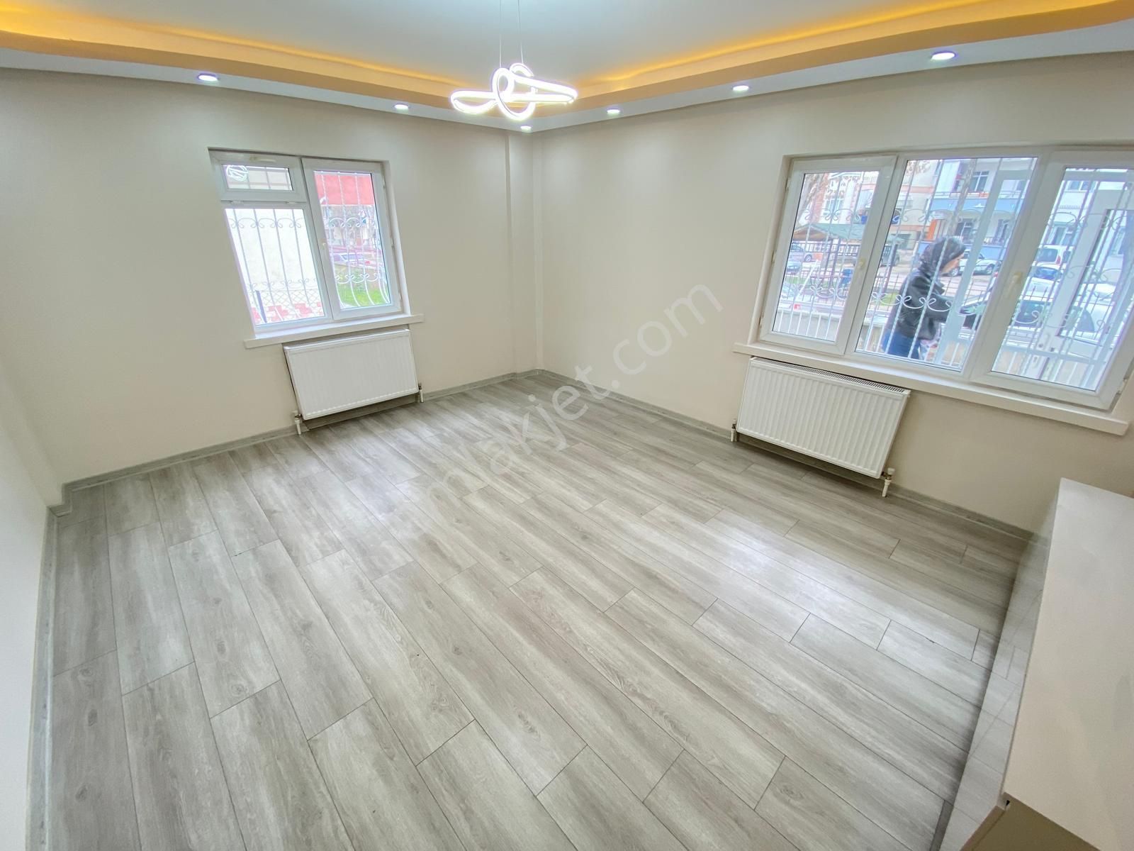 Yılmaz Gayrimenkul'den Malazgirt Mahallesinde Giriş Katta Full Yapılı Lüks Daire - Görsel 12