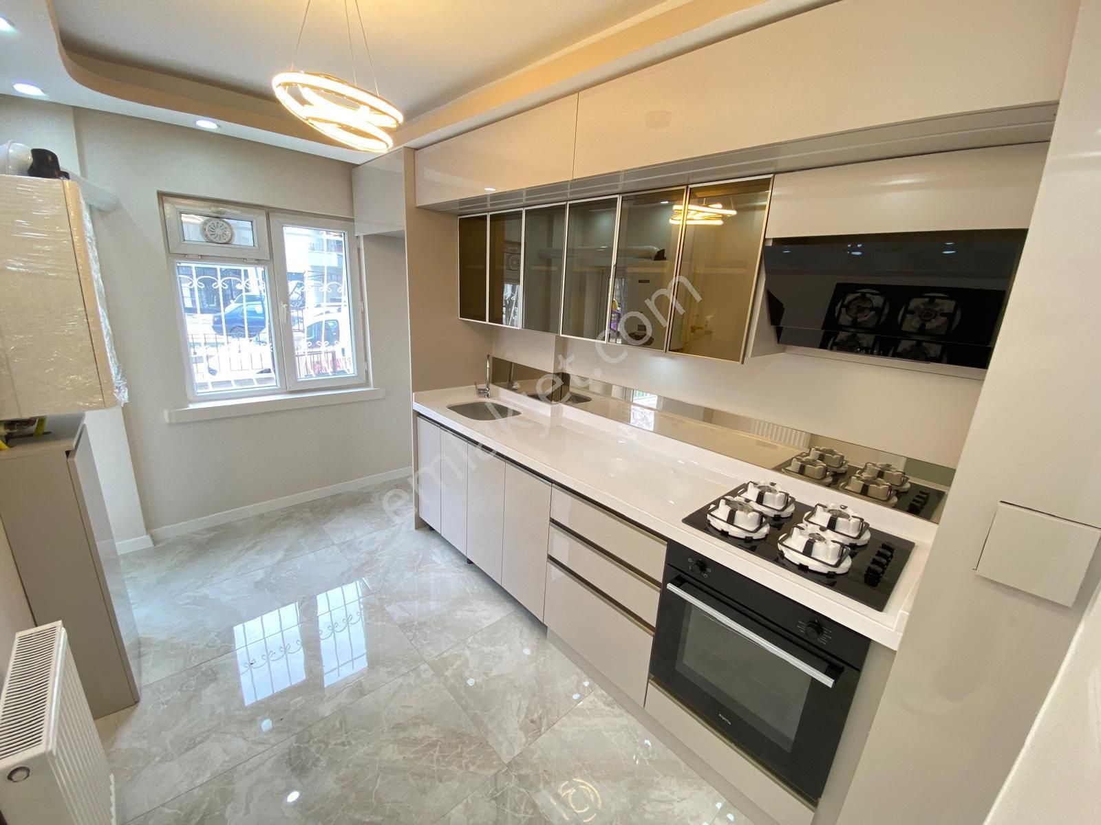 Yılmaz Gayrimenkul'den Malazgirt Mahallesinde Giriş Katta Full Yapılı Lüks Daire - Görsel 3