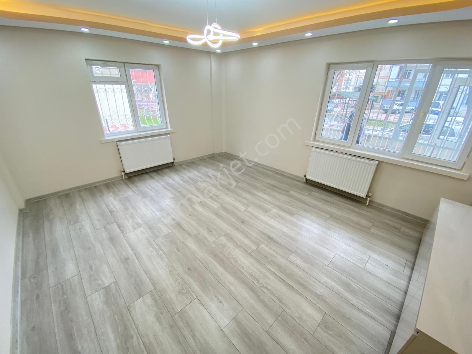 Yılmaz Gayrimenkul'den Malazgirt Mahallesinde Giriş Katta Full Yapılı Lüks Daire - Görsel 8