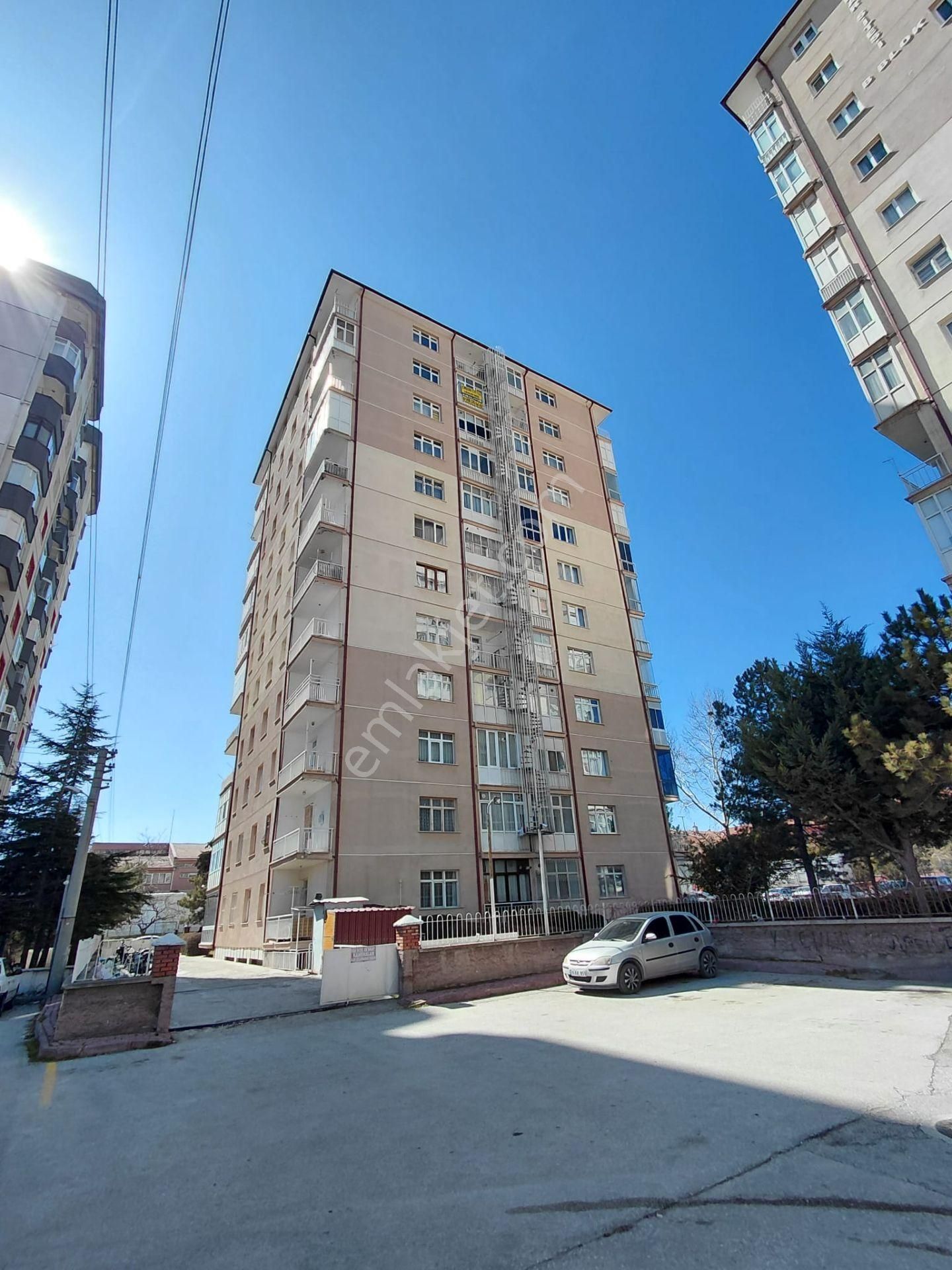 Emrah Çiftci'den Selçuklu Dumlupınar Mah.teknik Lise Yanı Kiralık 2+1 Bakımlı Daire