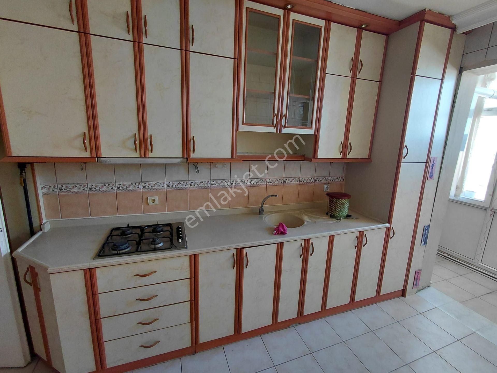 Emrah Çiftci'den Selçuklu Dumlupınar Mah.teknik Lise Yanı Kiralık 2+1 Bakımlı Daire - Görsel 3
