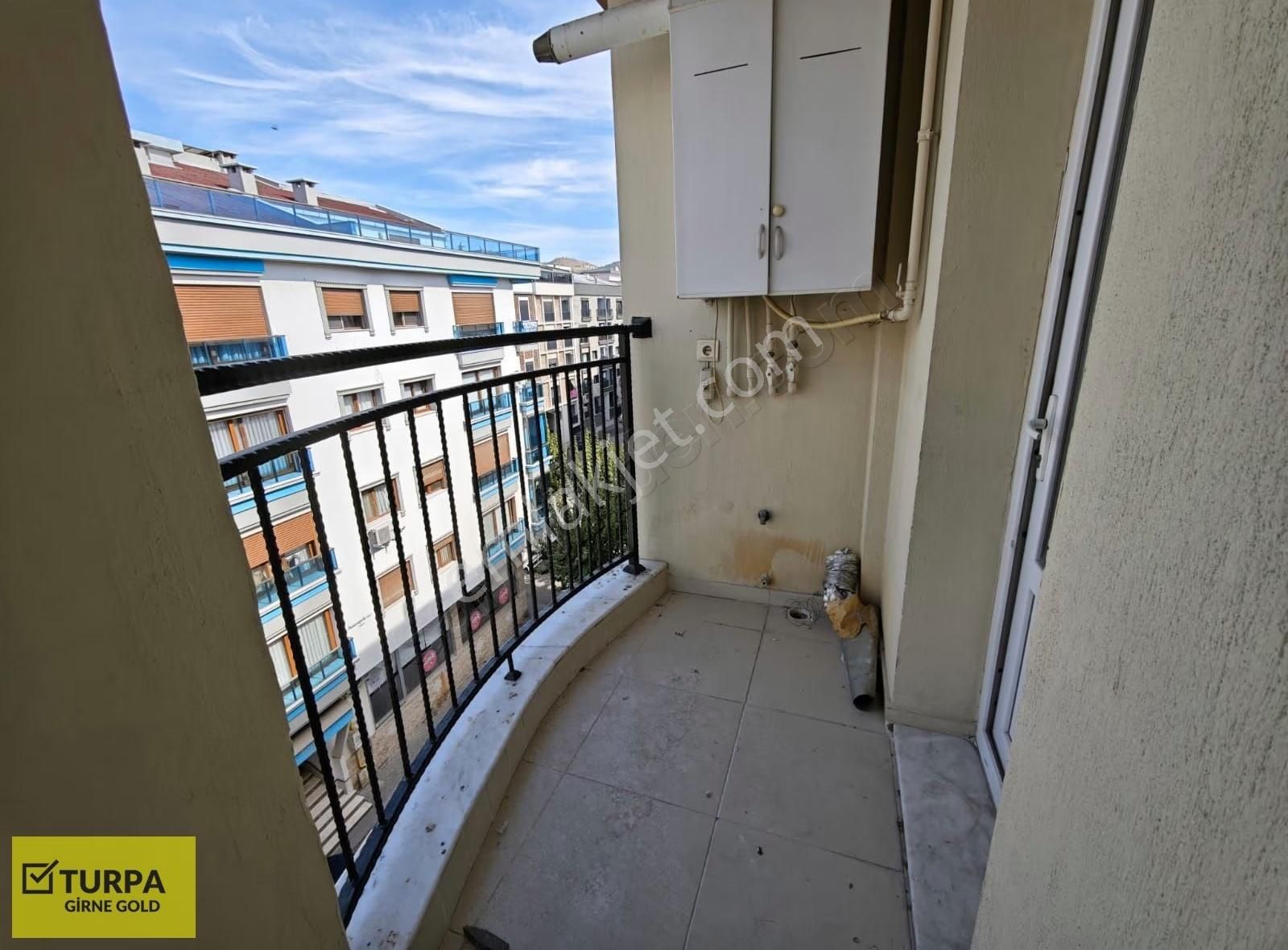 Karşıyaka Örnekköyde Kiralık 3+1 Daire - Görsel 2