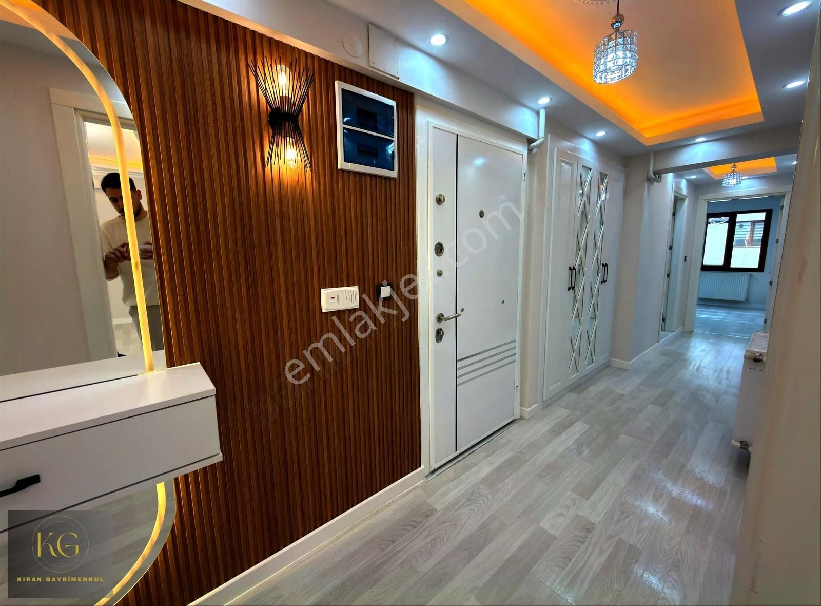 Manisa Yunusemre Muradiyede Satılık Lüx 3+1 Ara Kat Daire