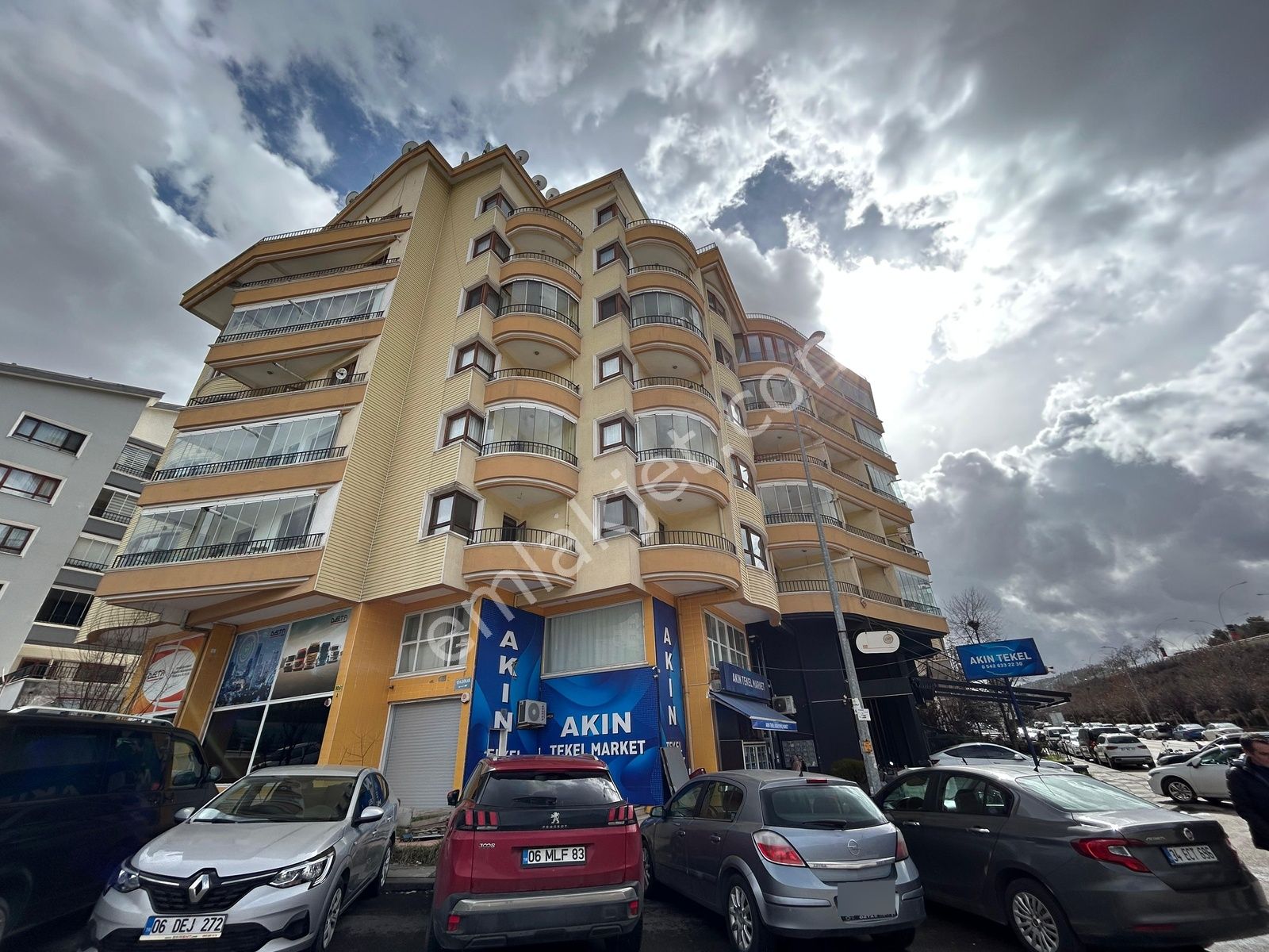Emaks'tan/gökkuşağı Caddesinde/bakımlı/temiz/kilerli/3+1 - Görsel 15