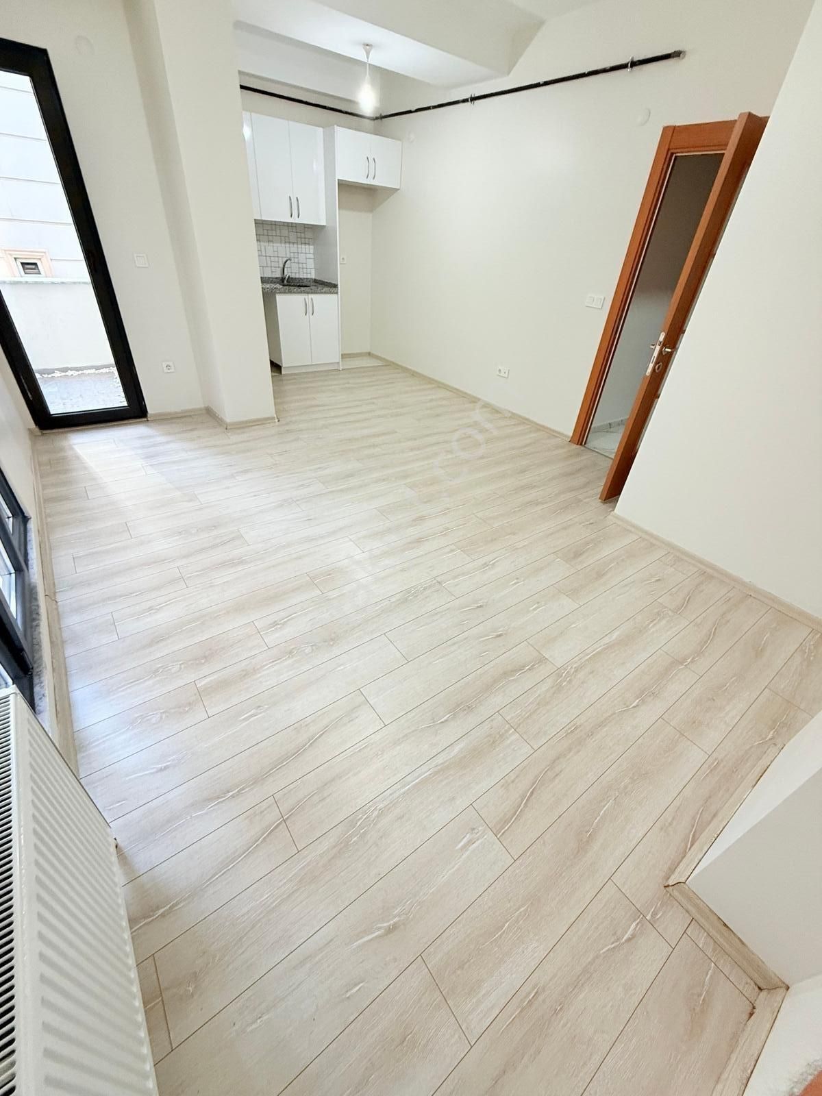 Maltepe Girne Mah.de Ara Kat Balkonlu 1+1 Kiralık Daire - Görsel 15