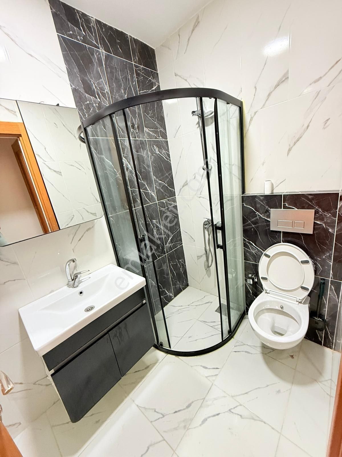 Maltepe Girne Mah.de Ara Kat Balkonlu 1+1 Kiralık Daire - Görsel 13