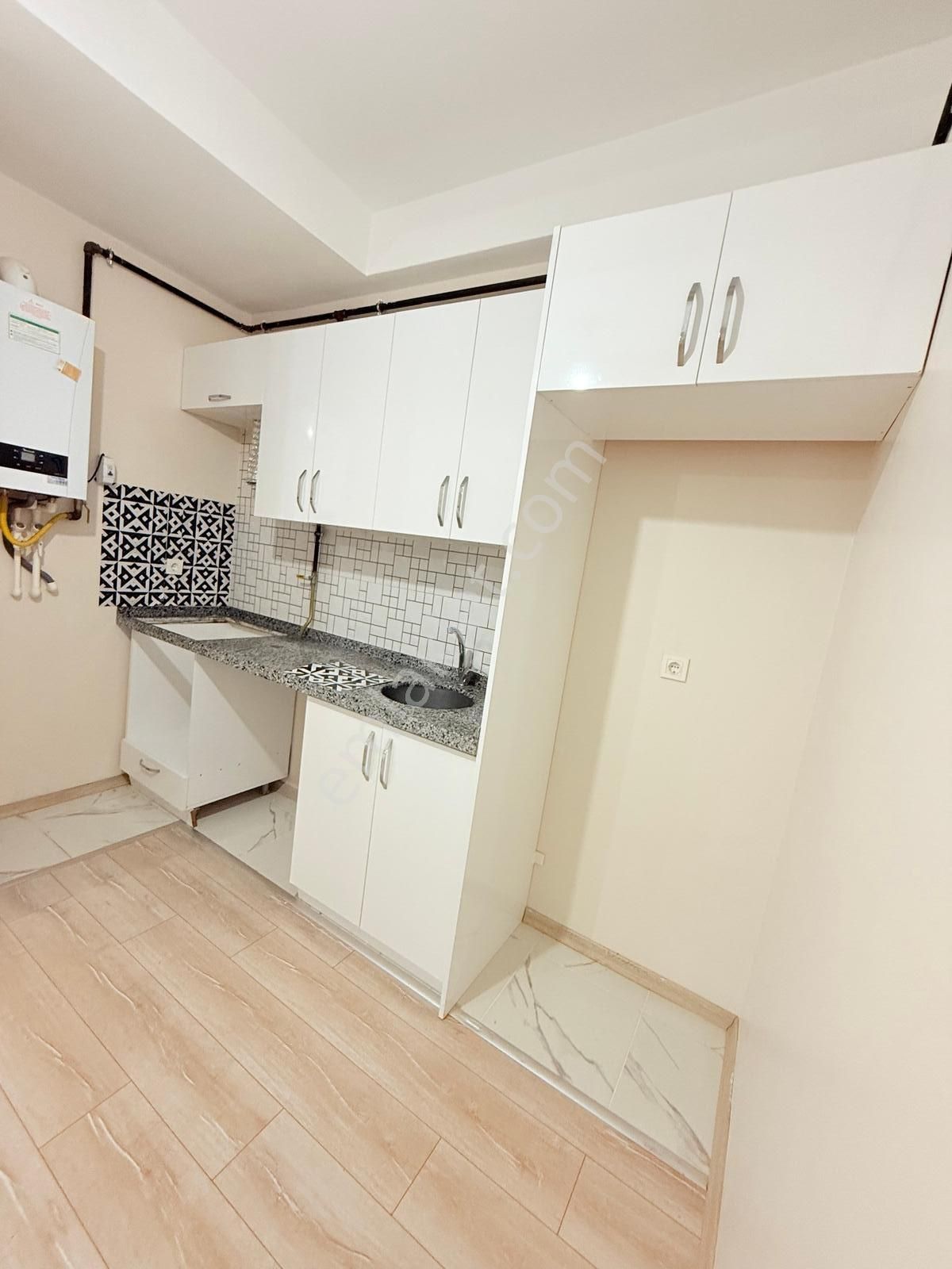 Maltepe Girne Mah.de Ara Kat Balkonlu 1+1 Kiralık Daire - Görsel 5