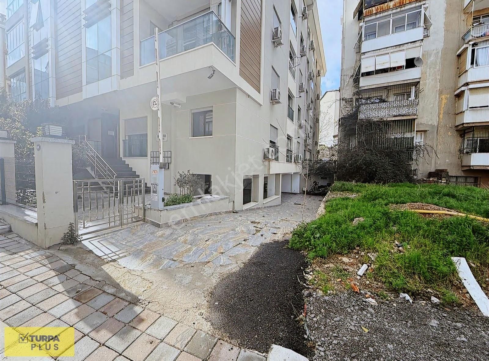 Güzelyalı Denizmen'de Eşyalı Otoparklı Asansörlü 1+1 Daire - Görsel 12